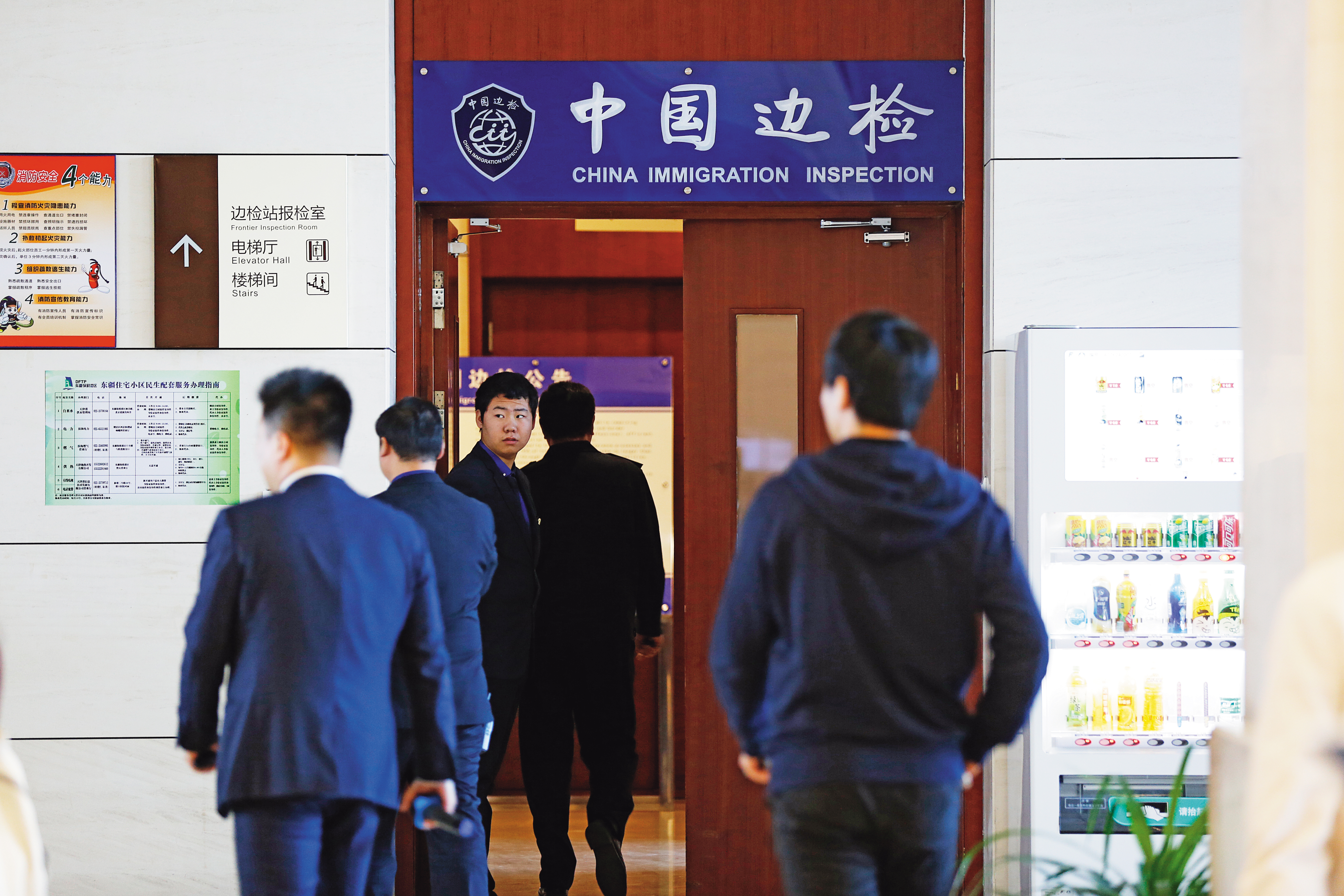 中國人士可以「專業交流」名義申請來台，檢警發現張瑋涉嫌裡應外合，以不實名義申請讓對岸統戰人員入境。
