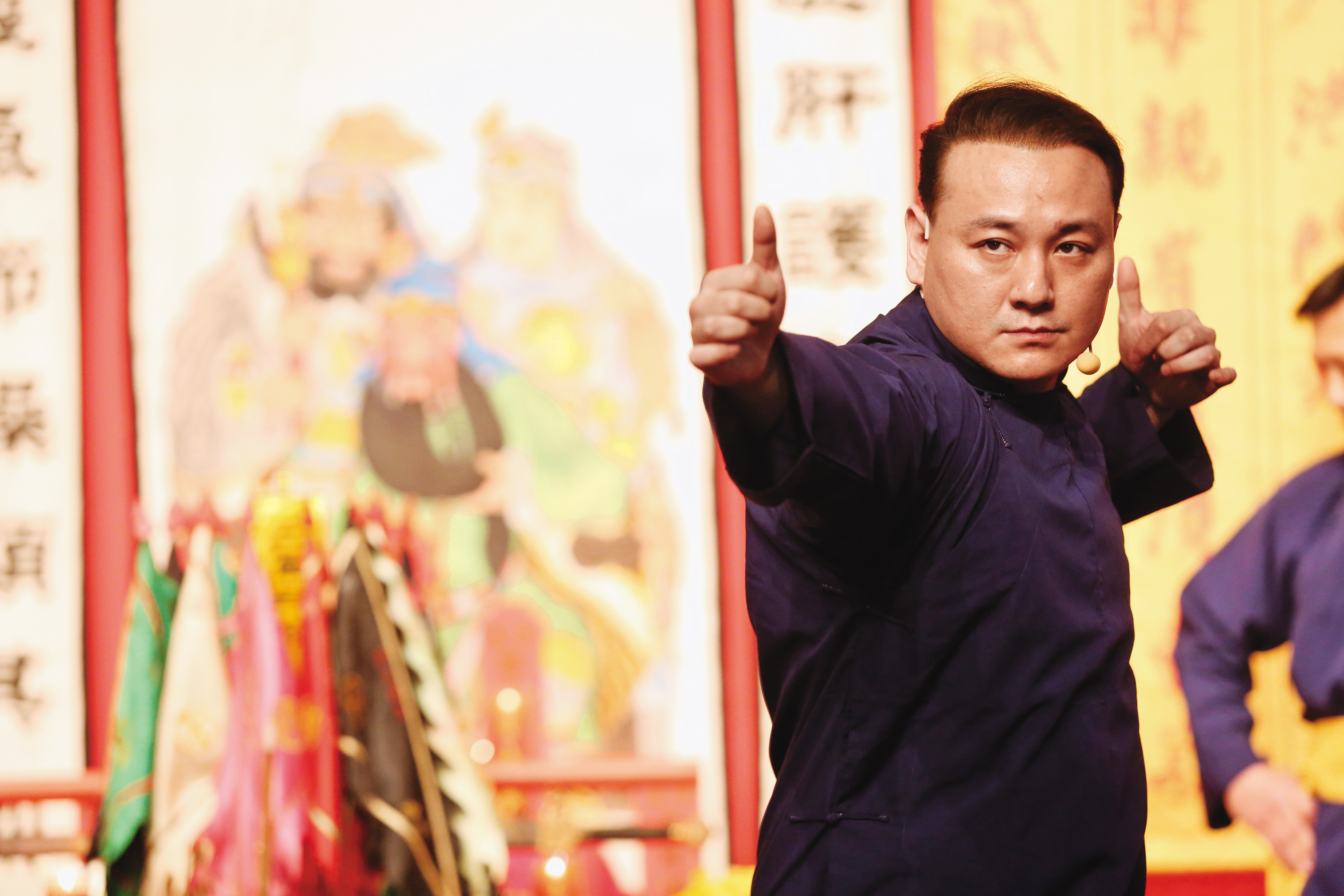 張瑋（圖）是父親張安樂的得力助手，目前成立華夏大地旅行社辦理中國人士來台等業務。