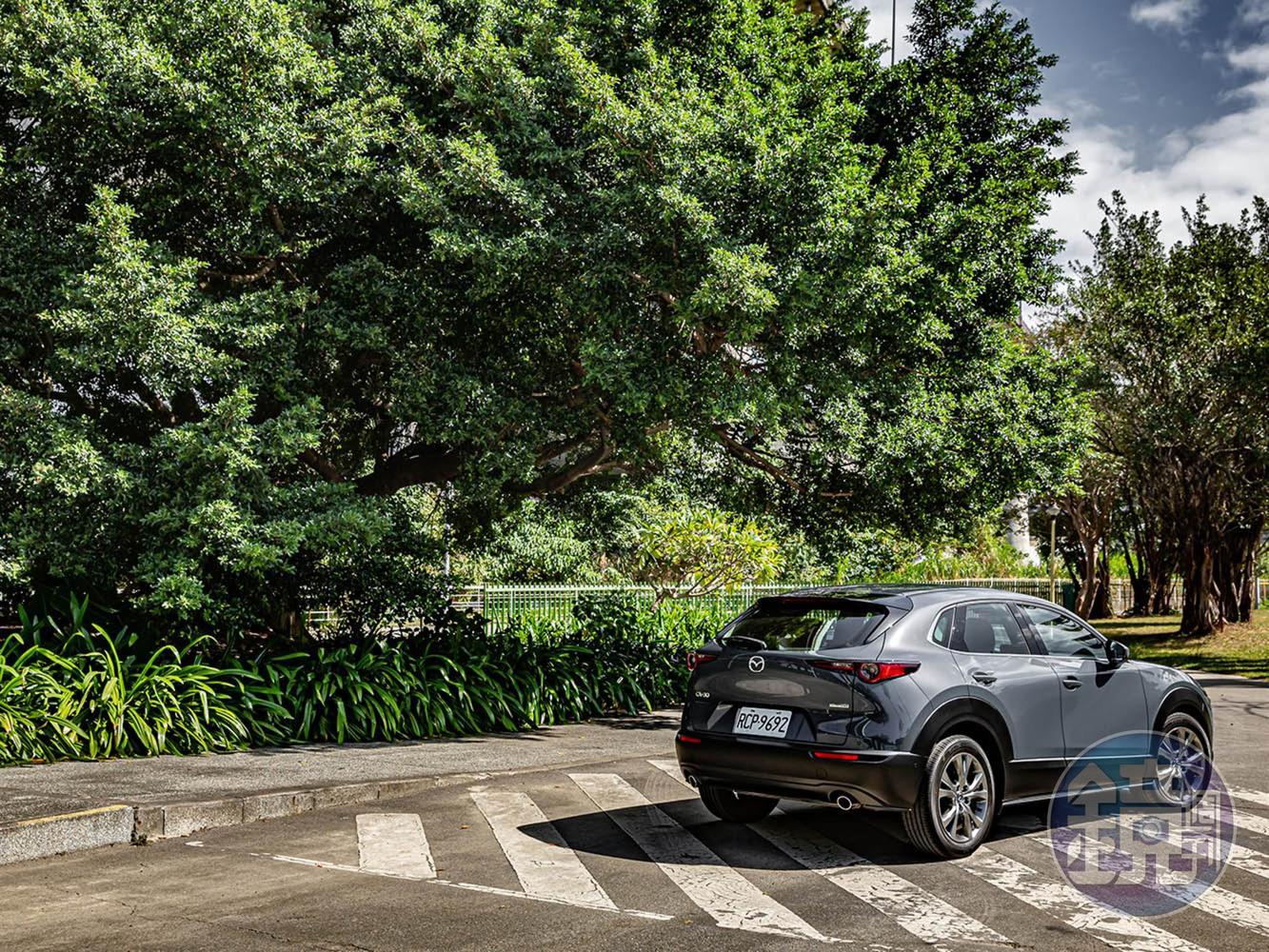 CX-30在操駕上更偏向舒適取向，是一台適合小家庭購入的車款。