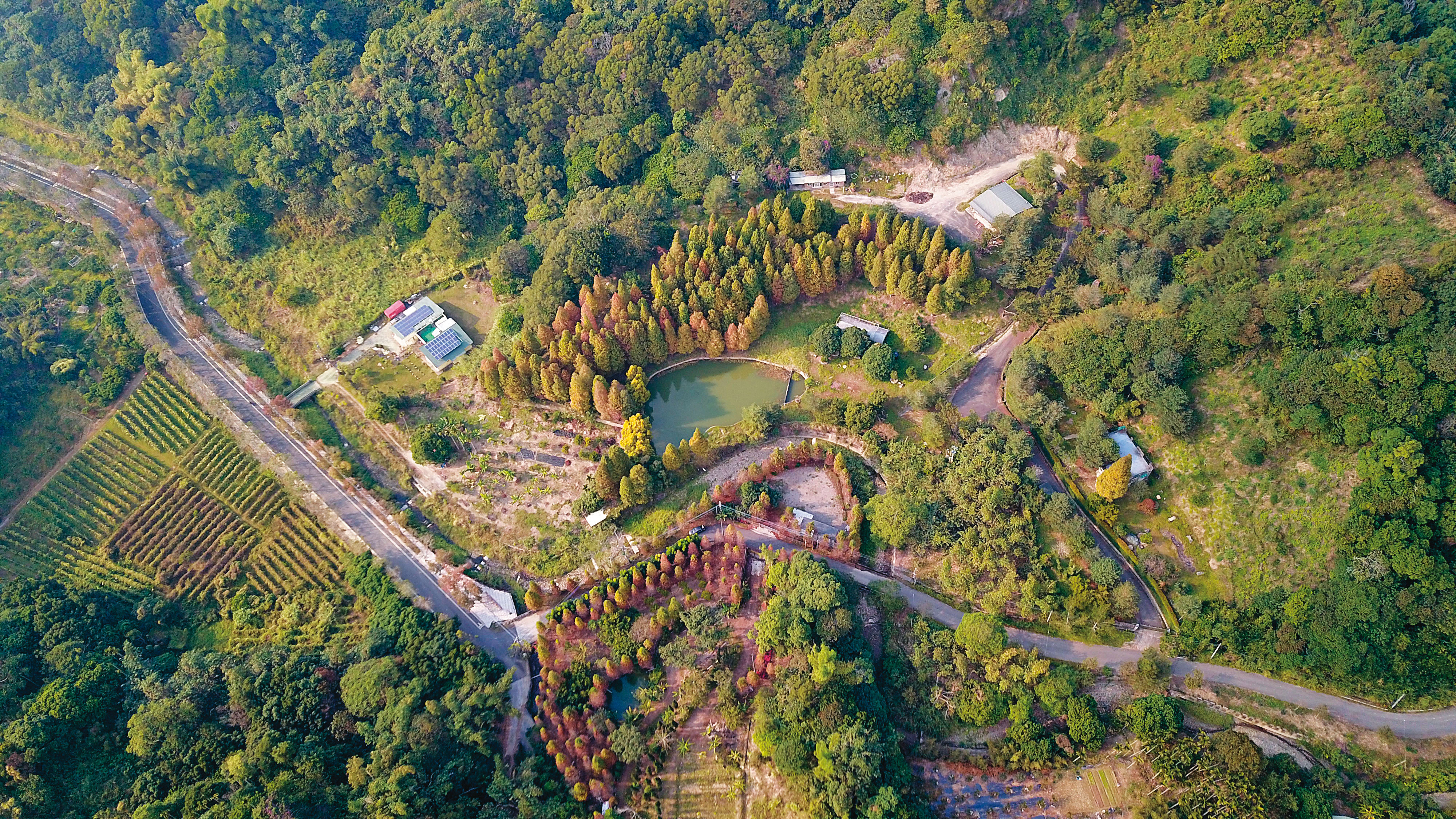 2011年，張榮味位於斗六的豪華農舍被踢爆違法，目前還是存在。