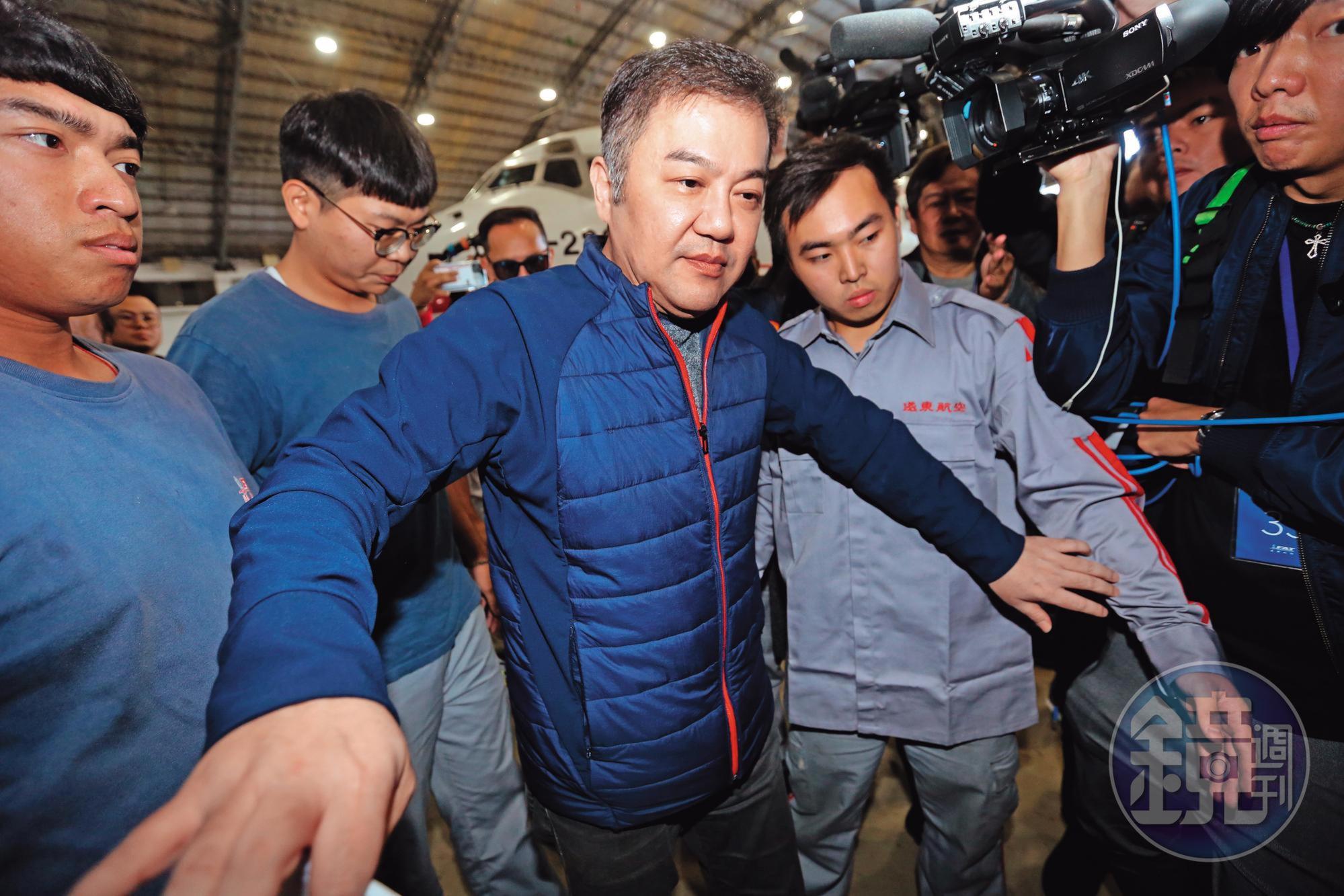 遠航爆發財務危機停飛,董座張綱維神隱一天後才露面。