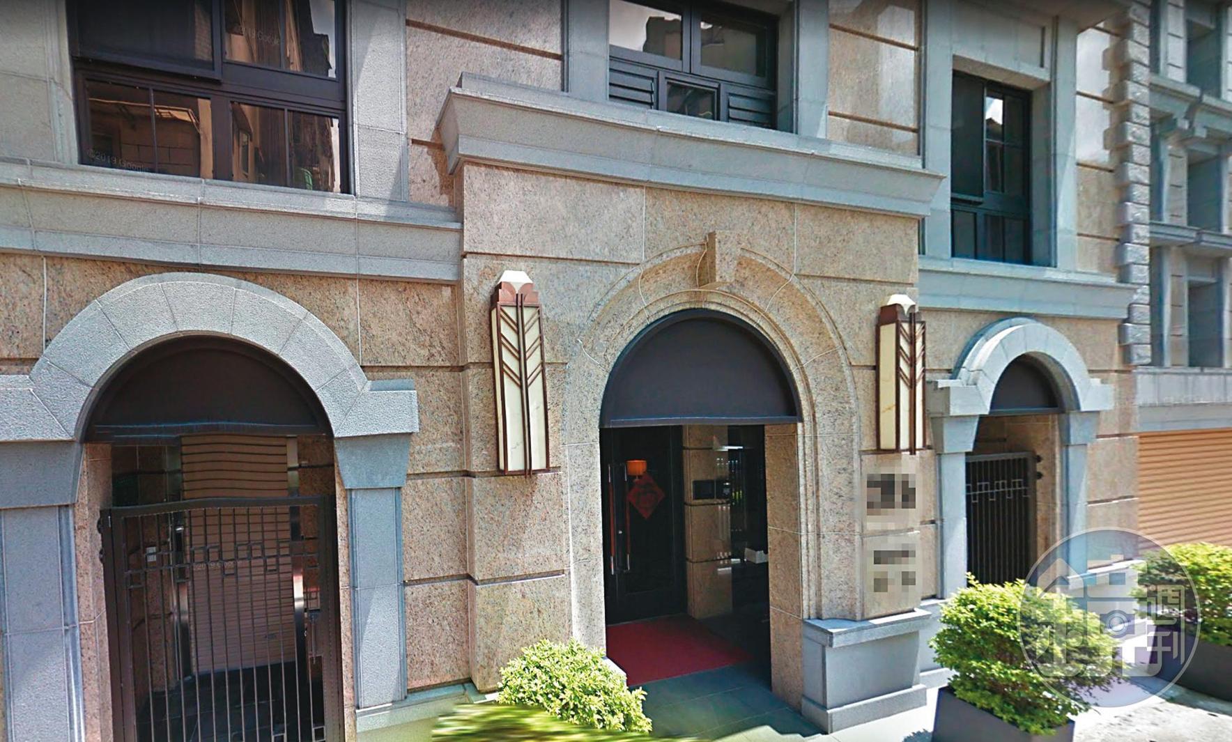 根據資料顯示,許瑋甯的新家建坪含車位,大概52坪左右,單價在百萬元上下。