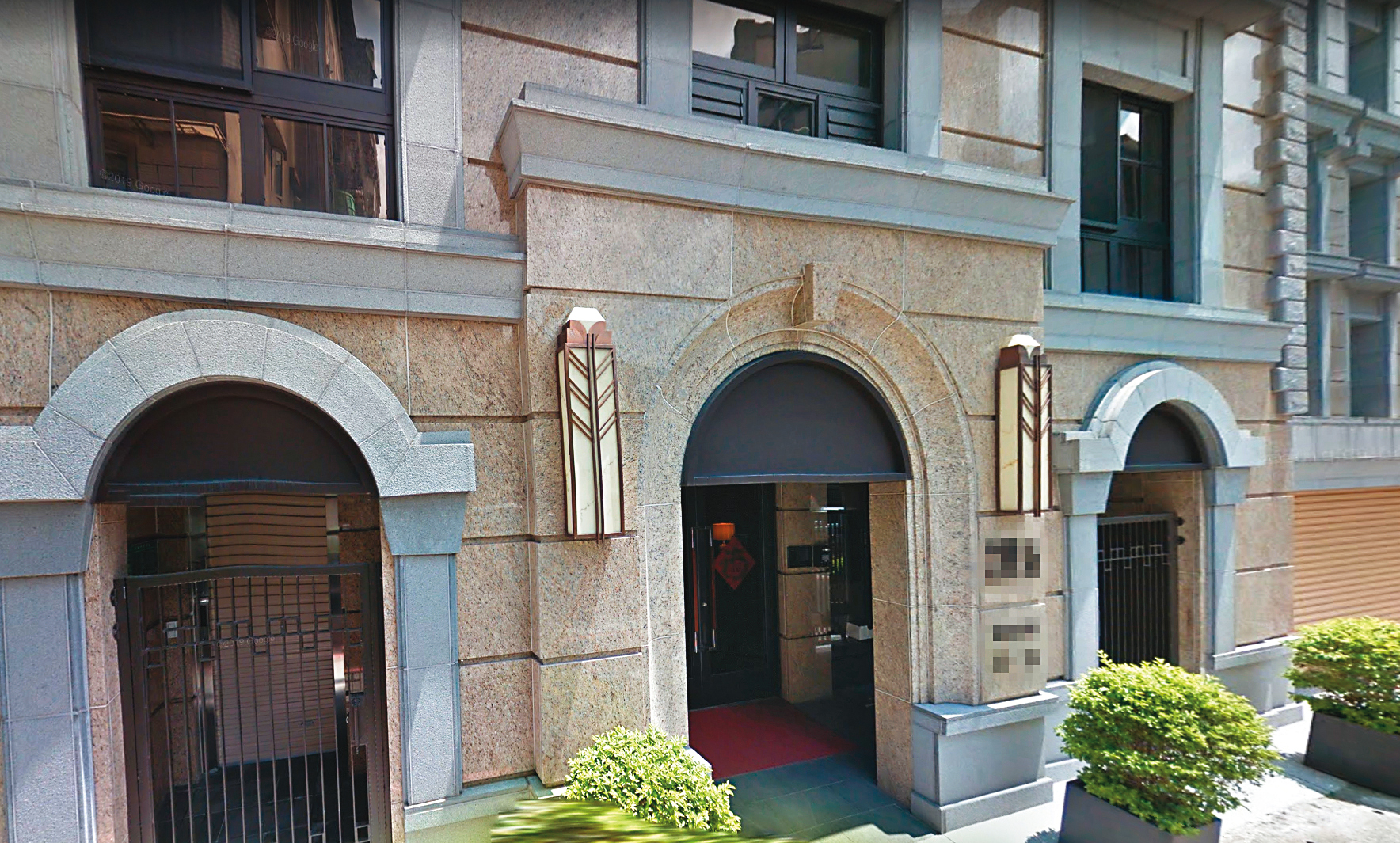 根據資料顯示,許瑋甯的新家建坪含車位,大概52坪左右,單價在百萬元上下。