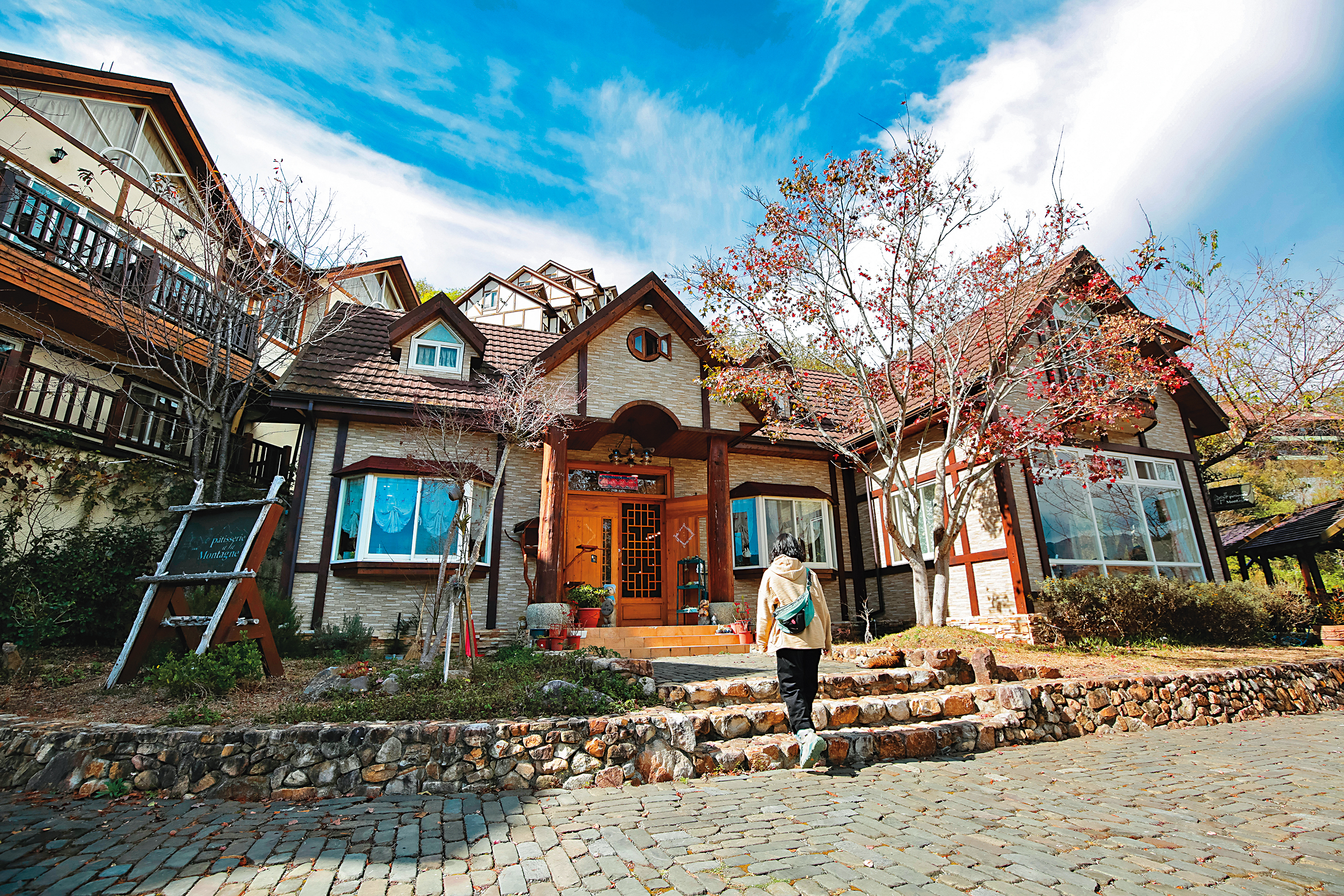 歐式建築內是美味的甜點，但位置有點神祕，臉書粉絲團有詳細介紹入口。