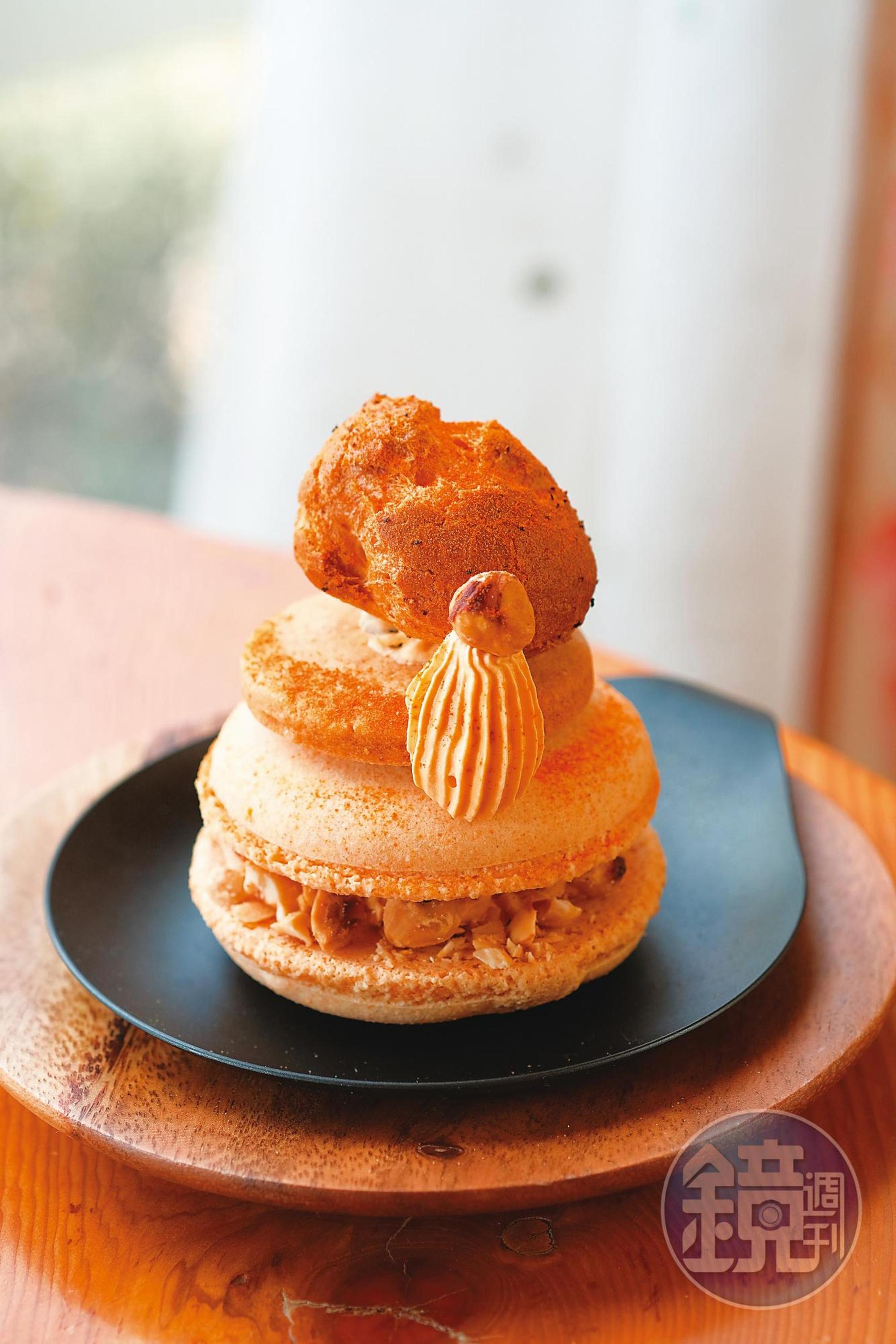 「椒麻卡龍」是鹹、辣、甜、香四合一的滋味,難以想像辣味與甜點能結合得如此和諧。(180元/個)