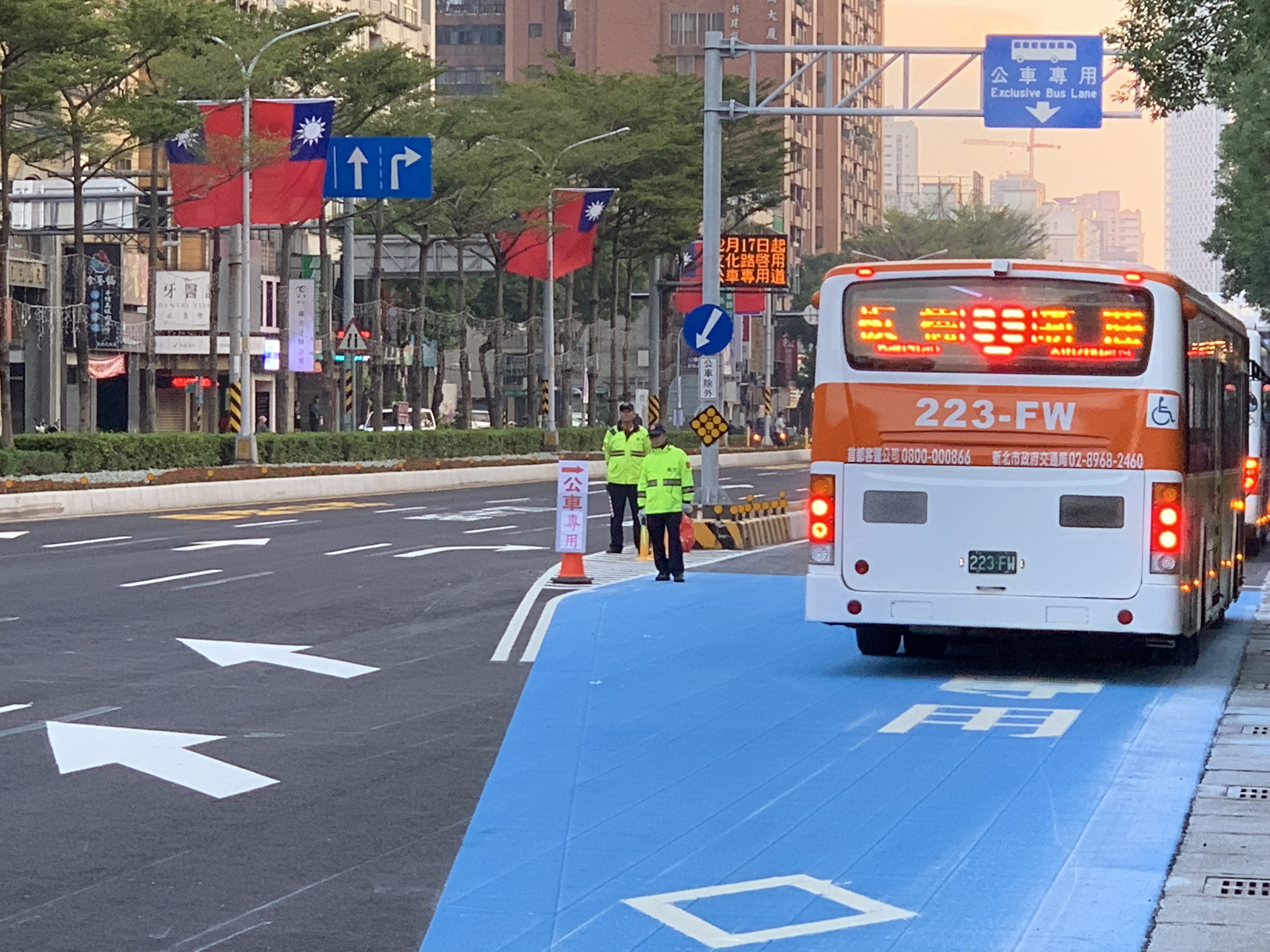新北市第一條公車專用道今天正式啟用。（翻攝畫面）