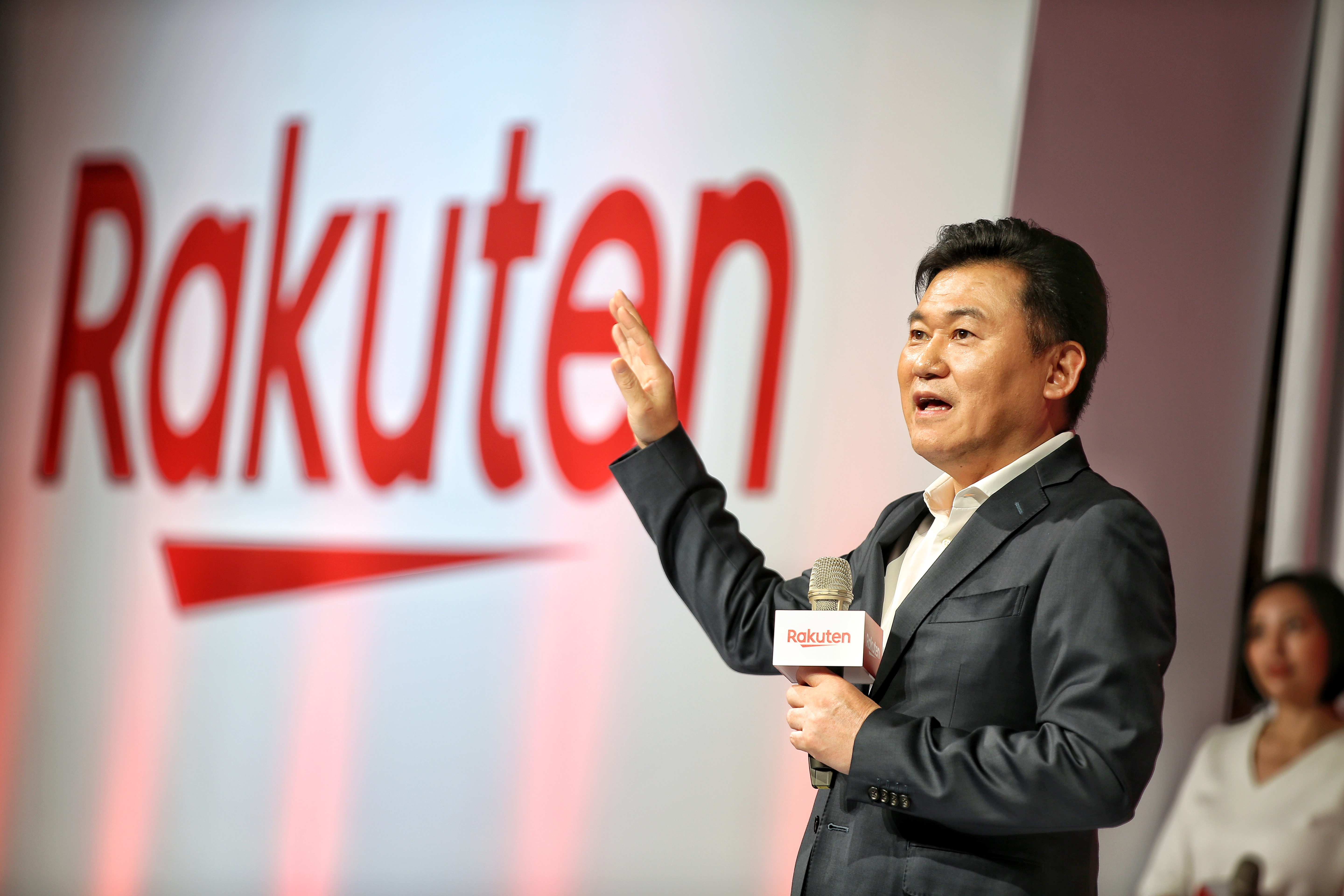 樂天創辦人暨執行長三木谷浩史親自飛來台灣替「Rakuten Monkeys」（樂天桃猿）揭曉新名稱。