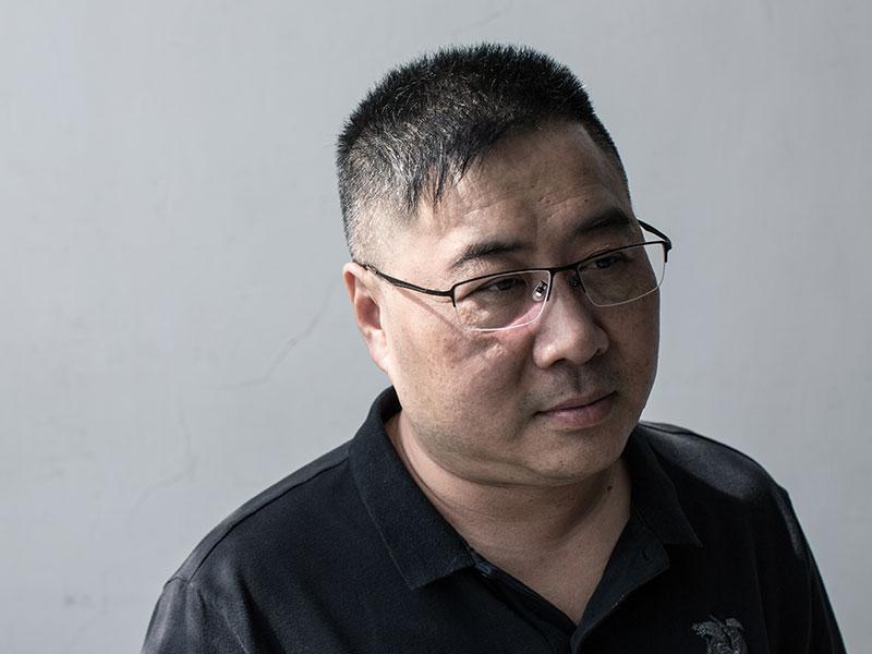 林慶祥40幾歲想起自己曾經有的作家夢，於是將17年跟警察朝夕相處的經驗，寫成小說《刑警教父》，也將拍成電視劇。