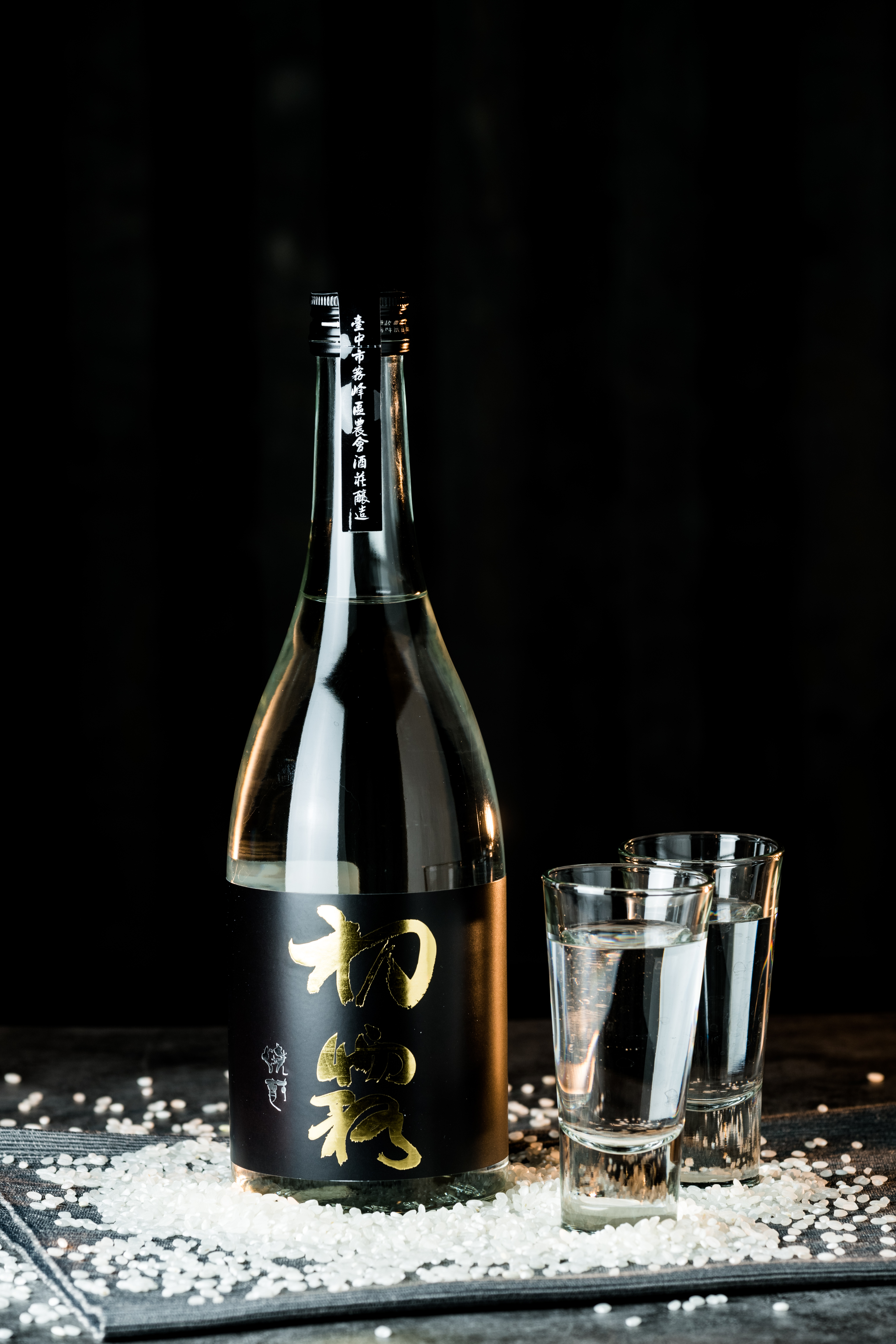 「初霧 燒酎」酒精度達38%，酒體醇厚。（590元／瓶）