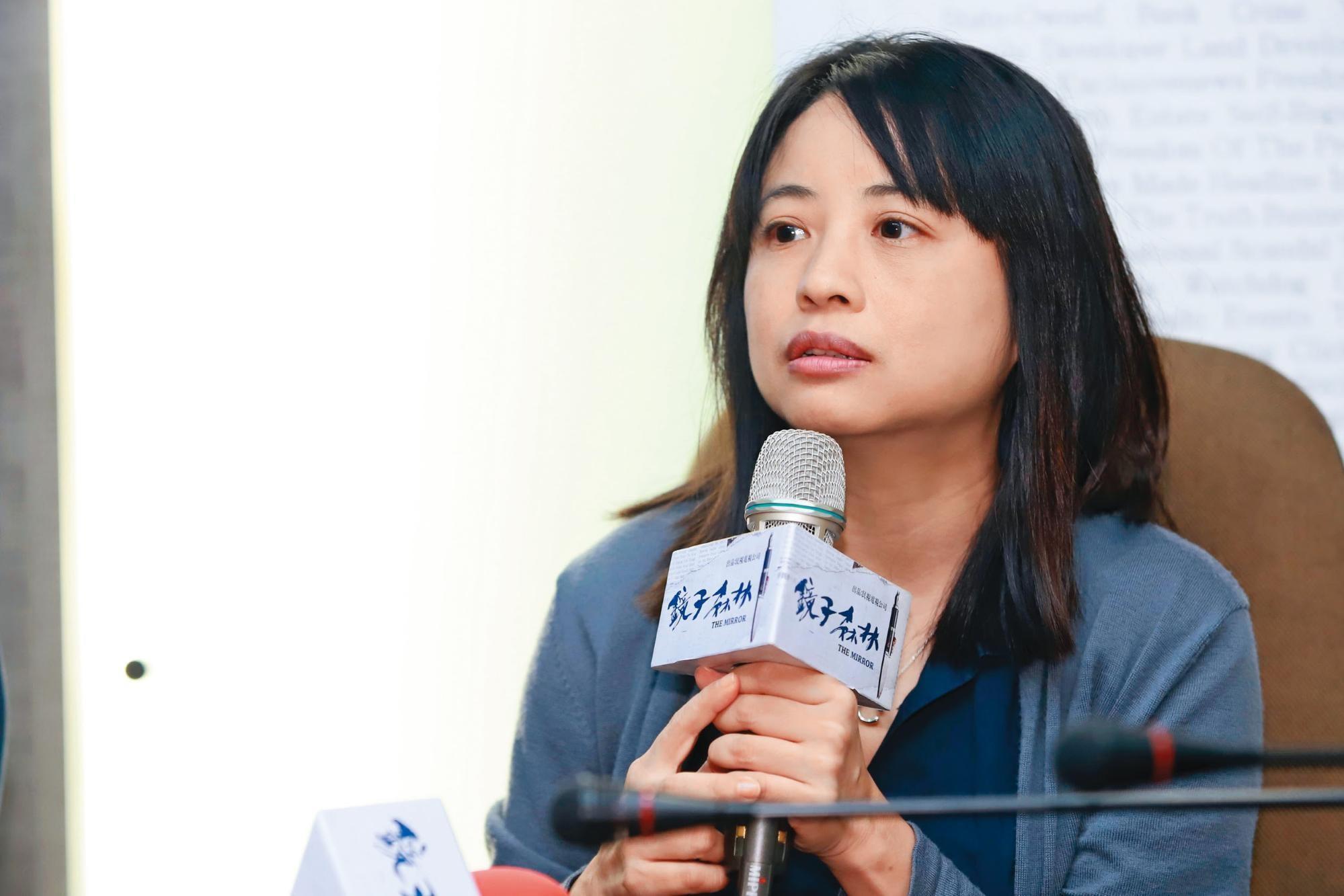 鄭心媚參與《鏡子森林》校園座談，與新聞科系學生分享媒體從業經驗與生態。（民視提供）