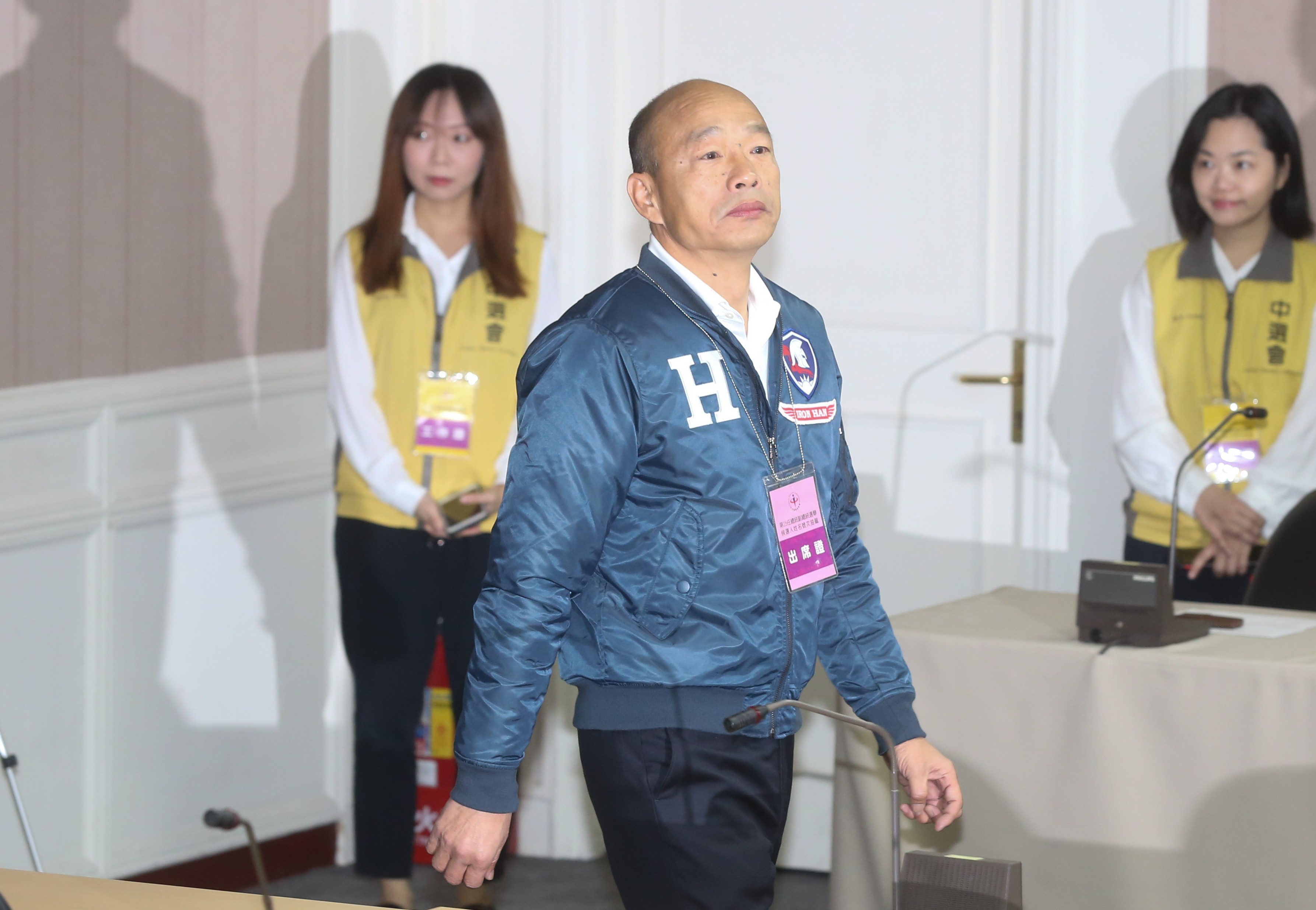 在未進北農之後掀起韓流前，韓國瑜處於失業狀態，曾為投資LED向牌咖王安莉借錢。