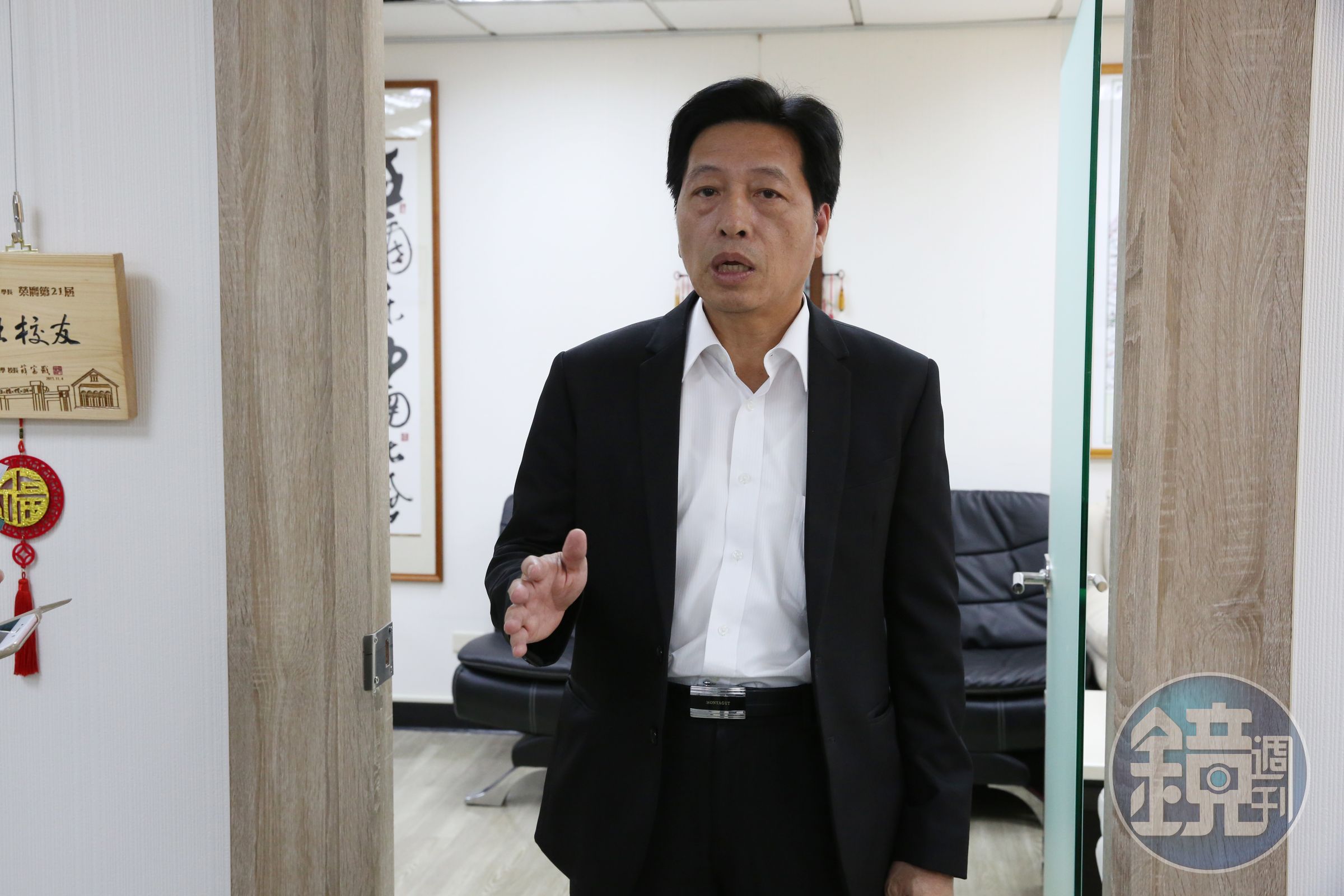 立委鄭寶清說，他是監督遠航最嚴格的民代，不但提案修法加重停飛罰金，還連帶要處罰公司董監事。