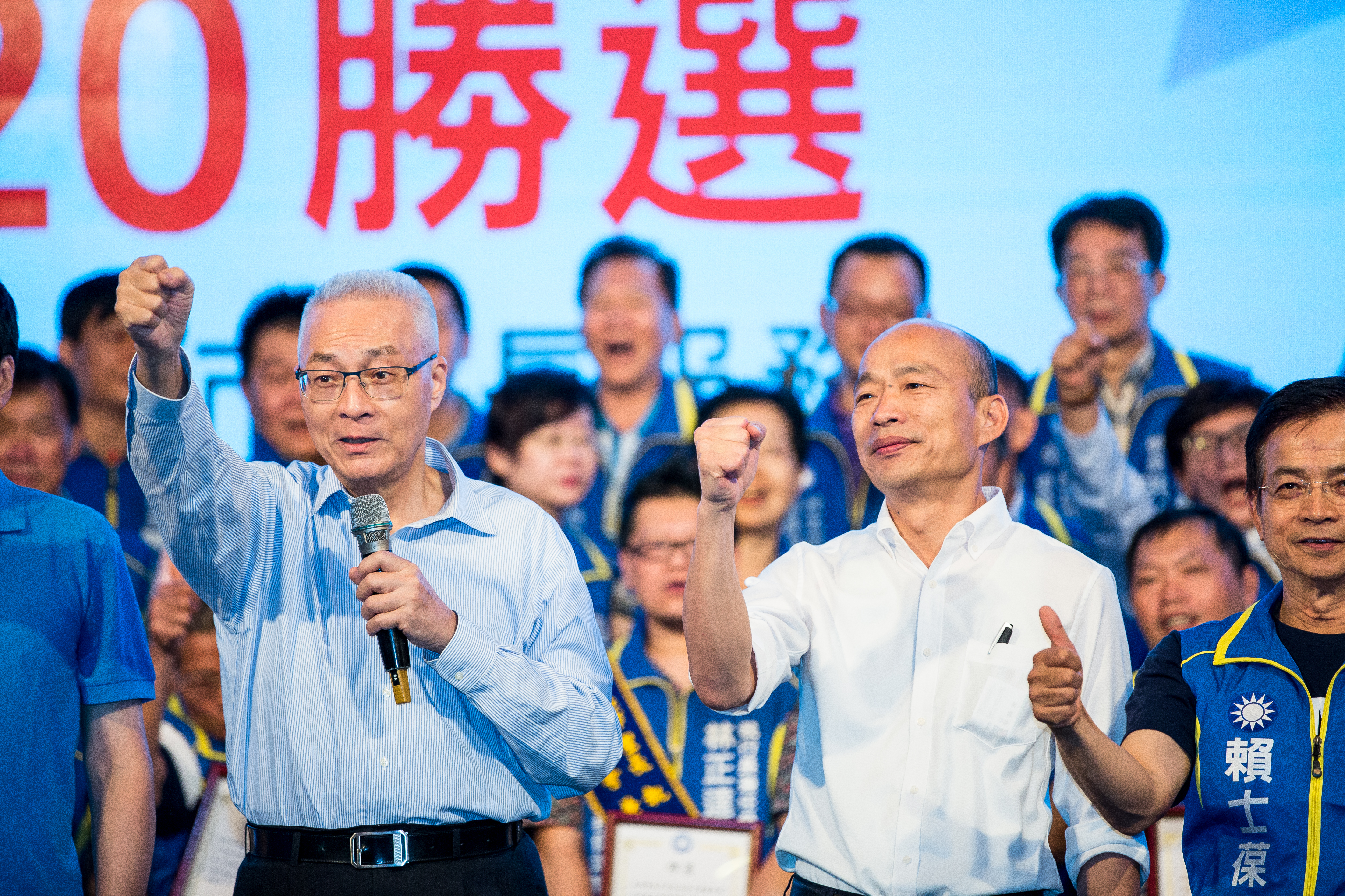 吳敦義（前左）、韓國瑜、張善政先後講出具性別歧視的言語。