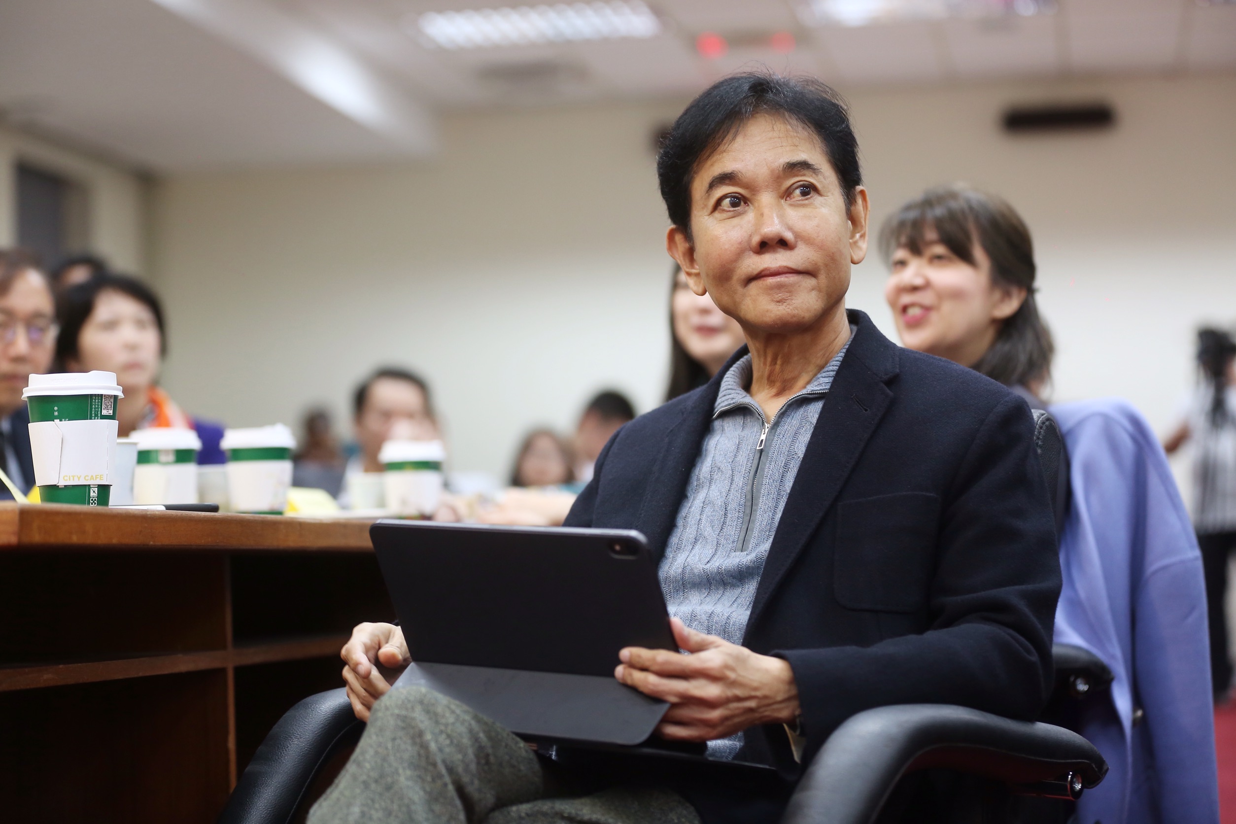 新加坡麵包物語集團（Bread Talk）主席郭明忠，今日上午也出席公聽會。