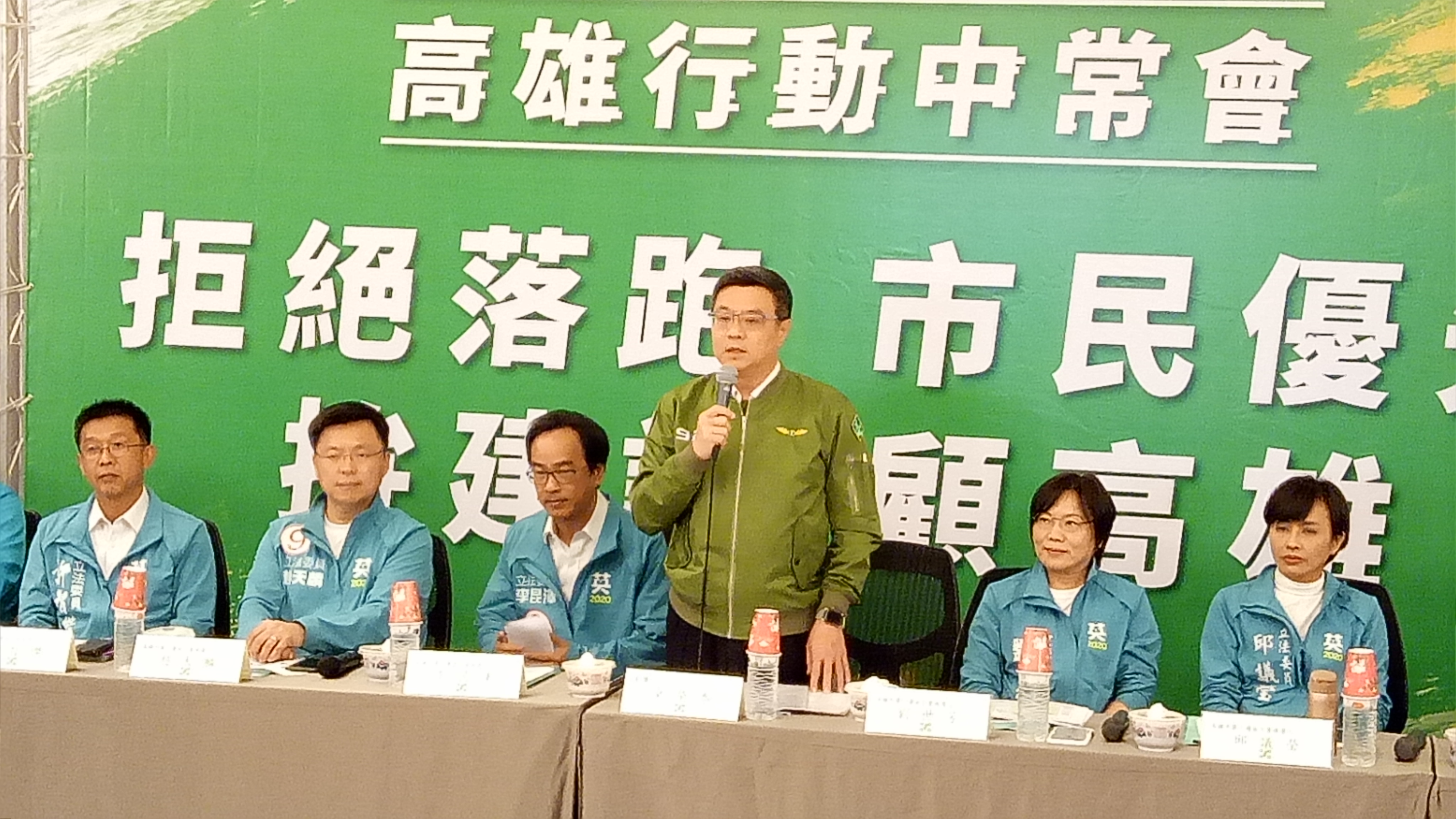 民進黨主席卓榮泰譴責國民黨主席吳敦義以「衰尾查某」批評總統蔡英文。