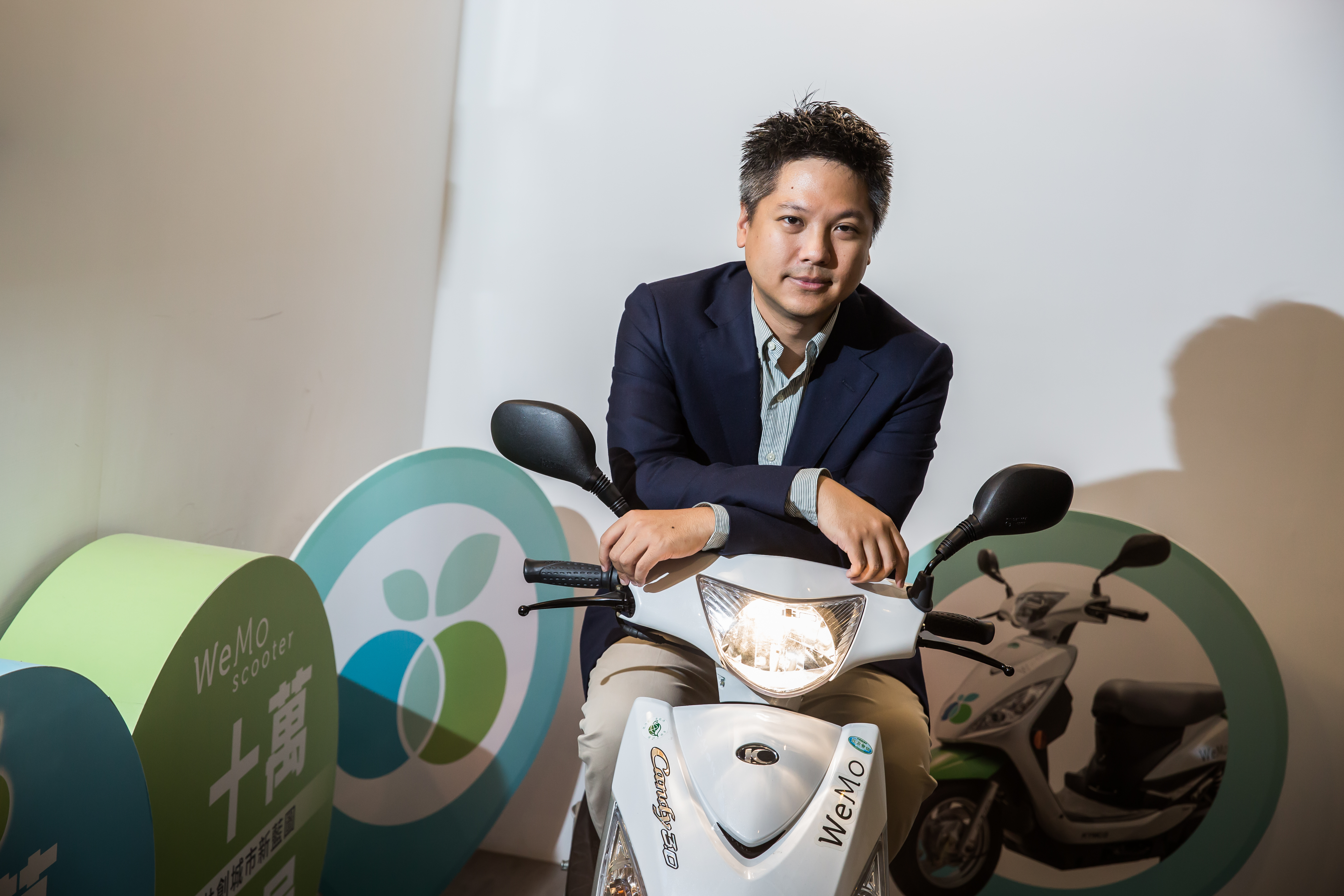 吳昕霈說，創業的動機是他和3位美國學校的高中死黨，在抱怨工作時，聊天聊出來的靈感。