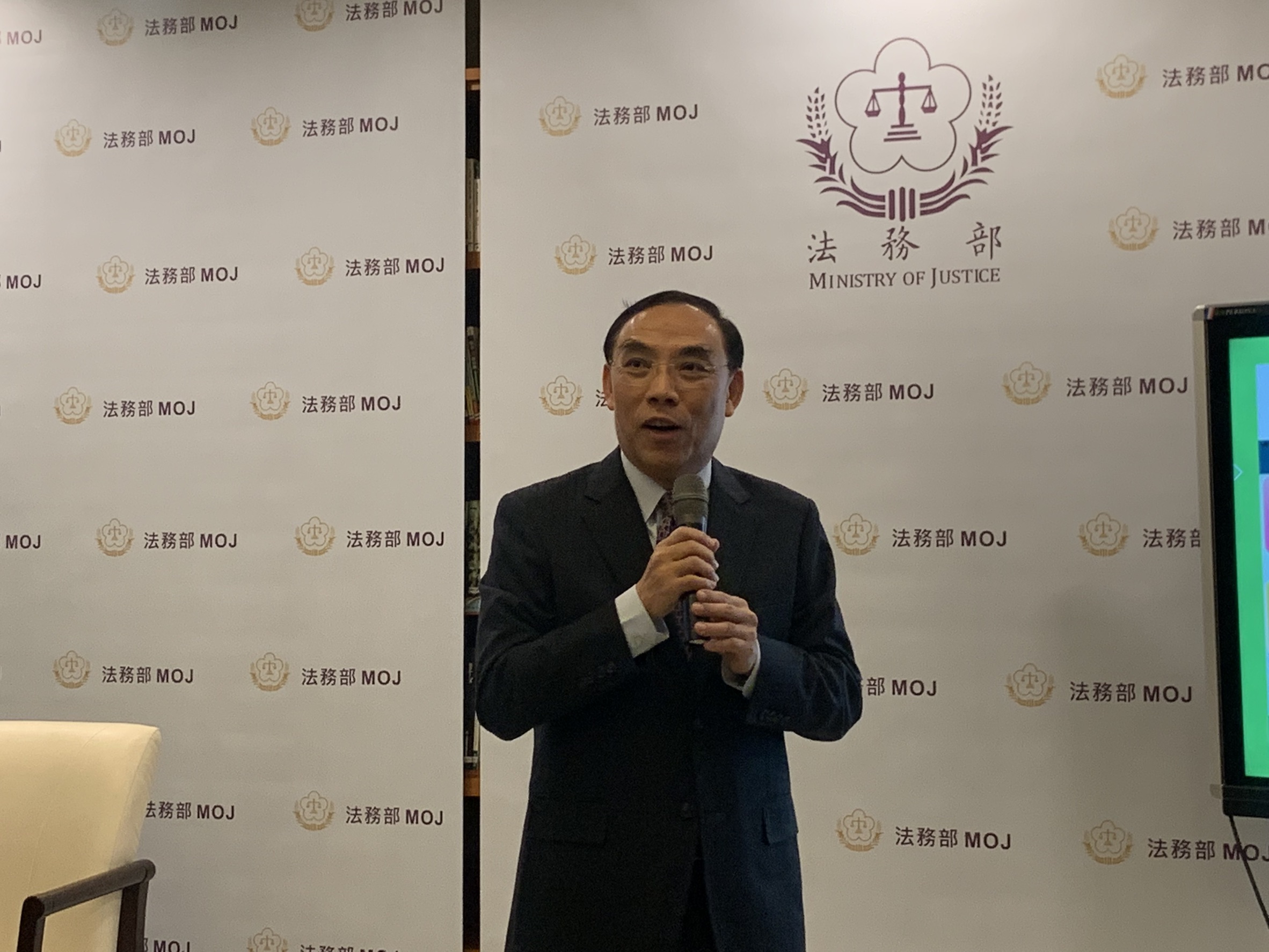 法務部部長蔡清祥今也出席媒體茶敘。(顏凡裴攝)