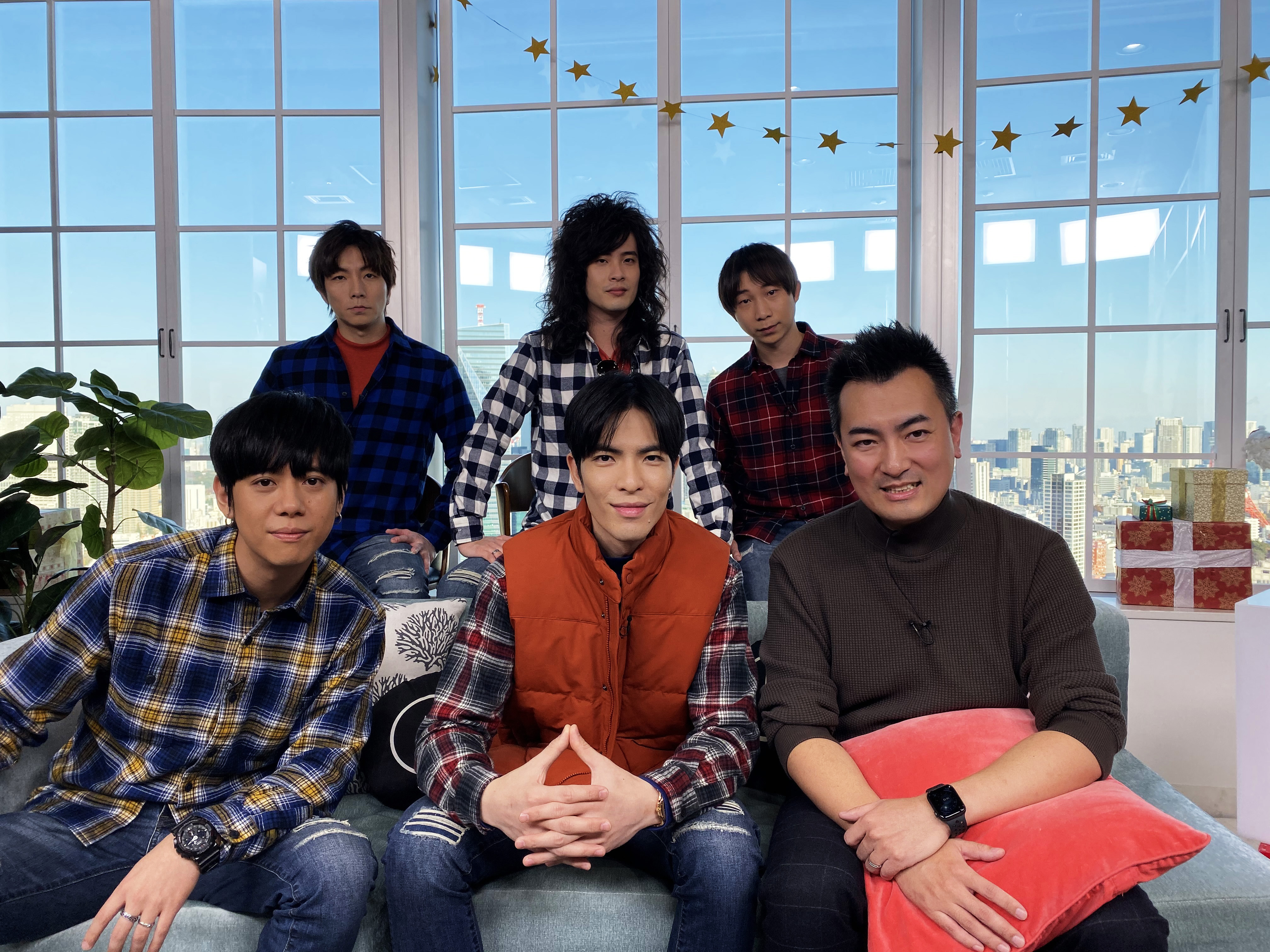 獅子LION遠赴日本，與知名YouTube頻道《老高與小茉》中的主角老高合作。（華納音樂提供）