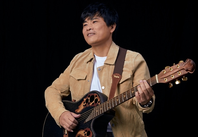 律師歌手蘇明淵將在12月25日推出台語專輯《善良的歹人》。（紅豆娛樂提供）