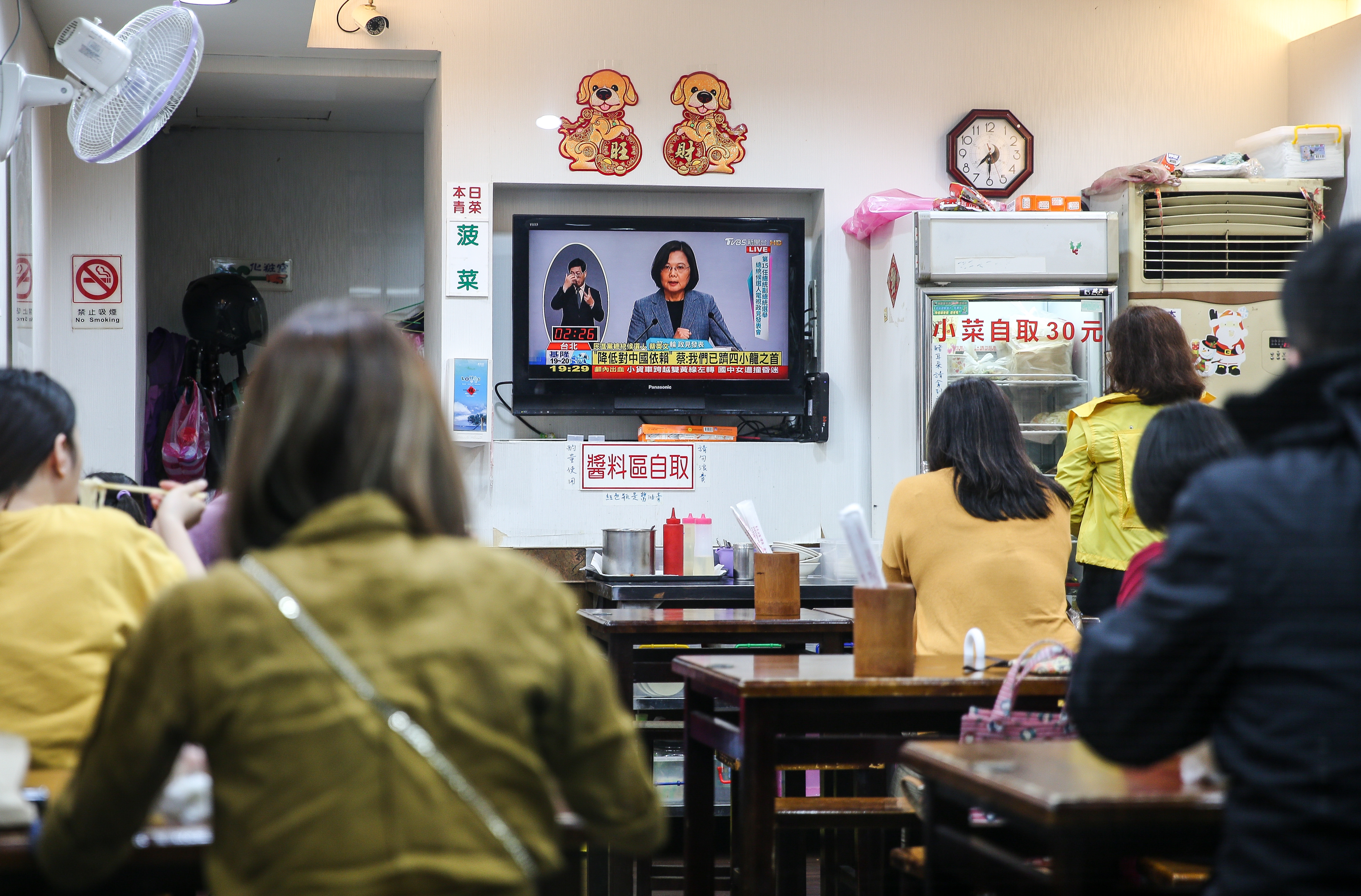 總統蔡英文延續首輪火力，砲轟韓國瑜對她及執政成績的指控都是沒根據。