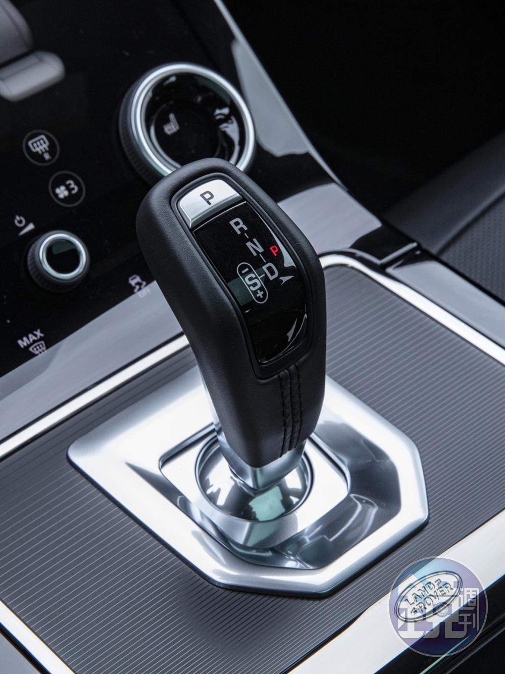 採用SportShift Gear Selector 9前速 ZF 手自排變速系統。
