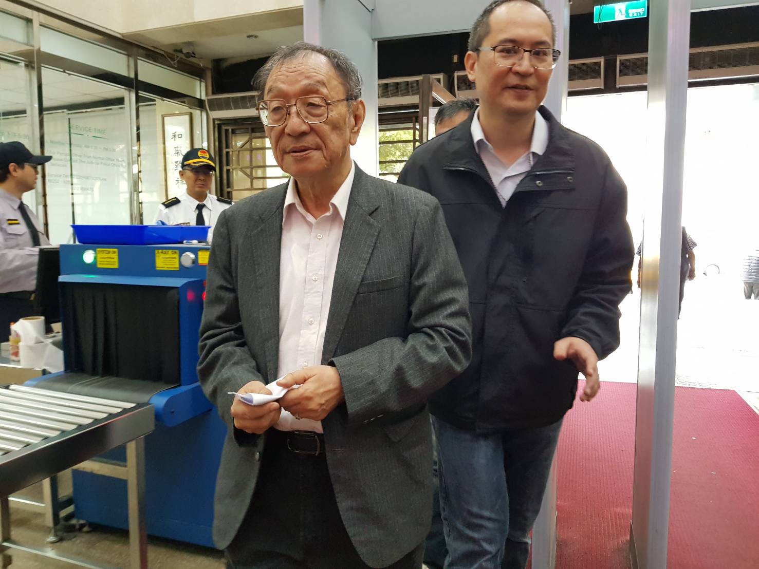 董念台交保後稱自己不懂法律，自己有些理念和法律牴觸，「可是現在好像法律最大，還是要尊敬法律」。（本刊資料照）