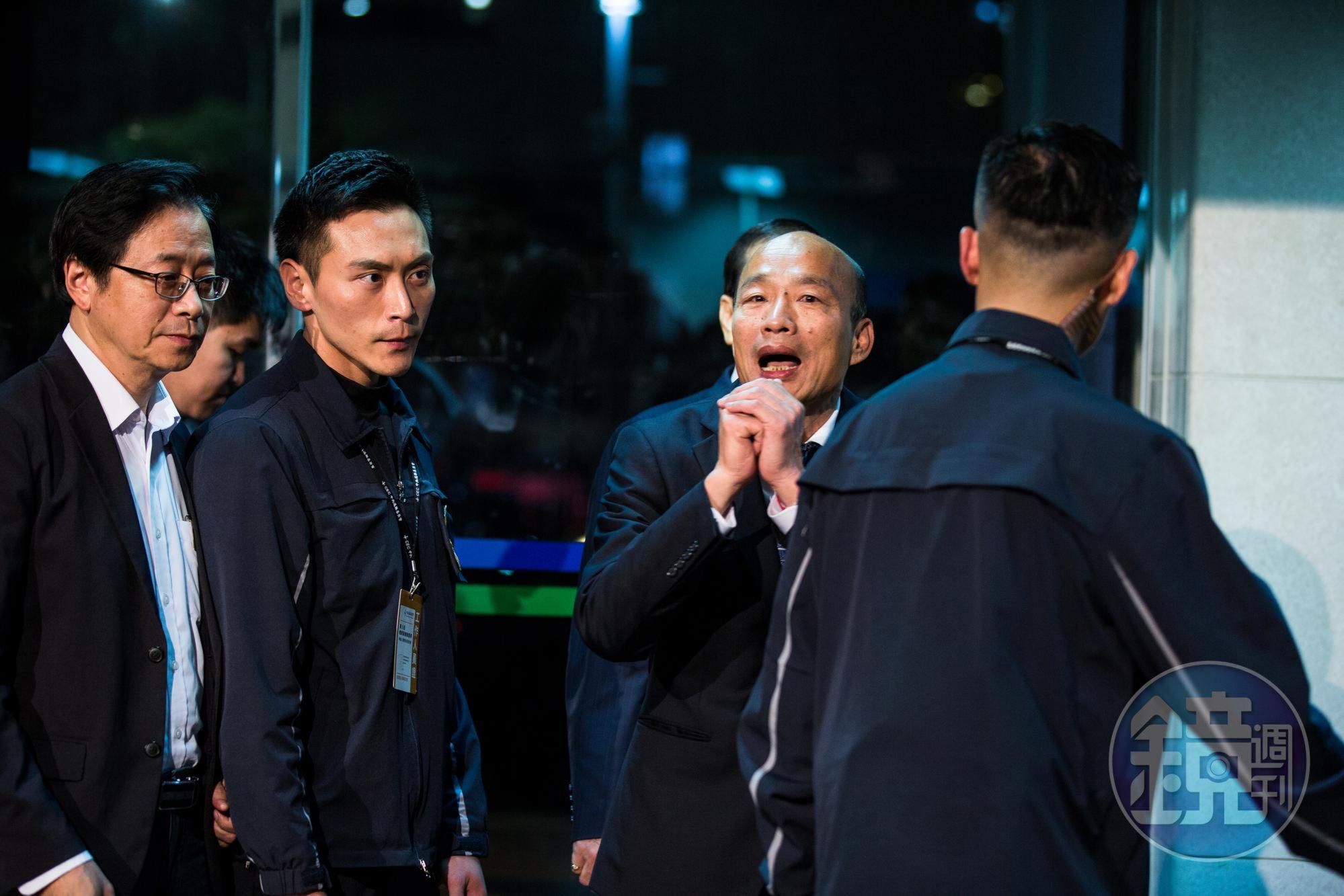 國民黨總統候選人韓國瑜在首場總統政見會砲火對準蔡英文總統,更延續他以往的「韓式風格」,金句連發。