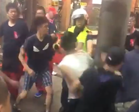 李嫌等人涉嫌挑起三芝福成宮繞境大亂鬥。（翻攝畫面）