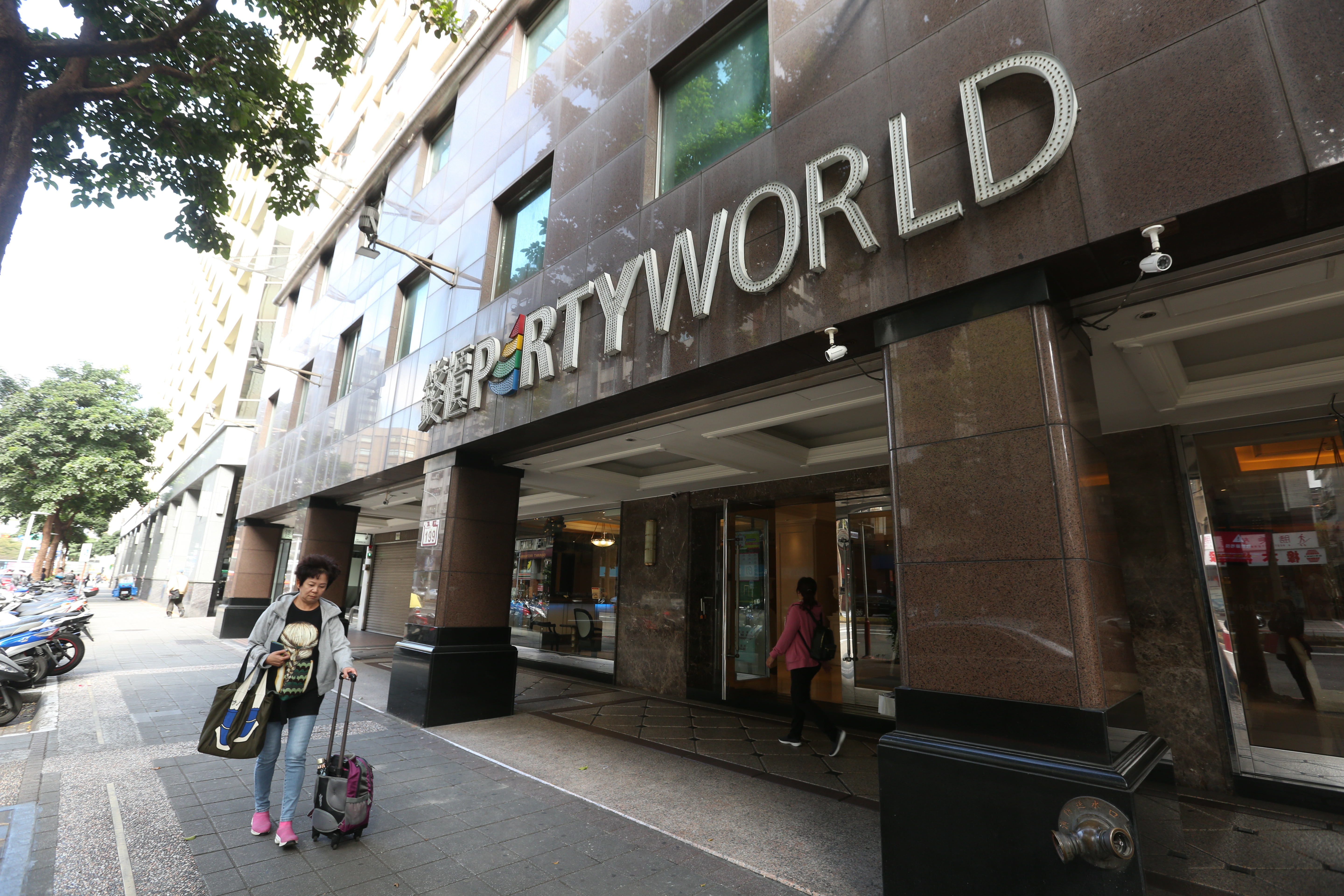 每年配息豐厚的錢櫃，是目前傅君玉第一大持股，過去4年領走現金股息22元。