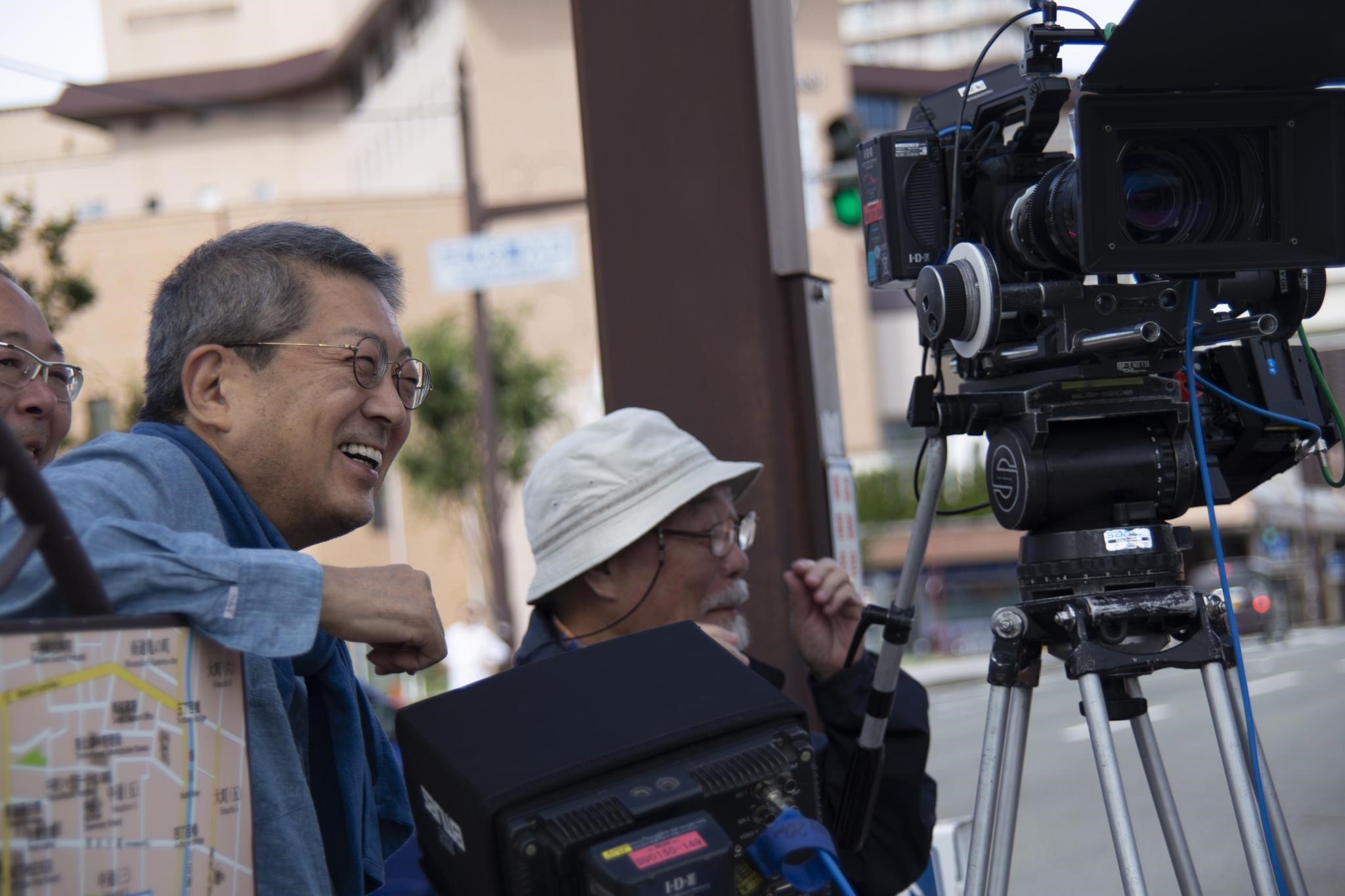 日本資深編劇、導演荒井晴彥（左一）自編自導遊刃有餘，一點都不覺得困難。（森重晃提供）