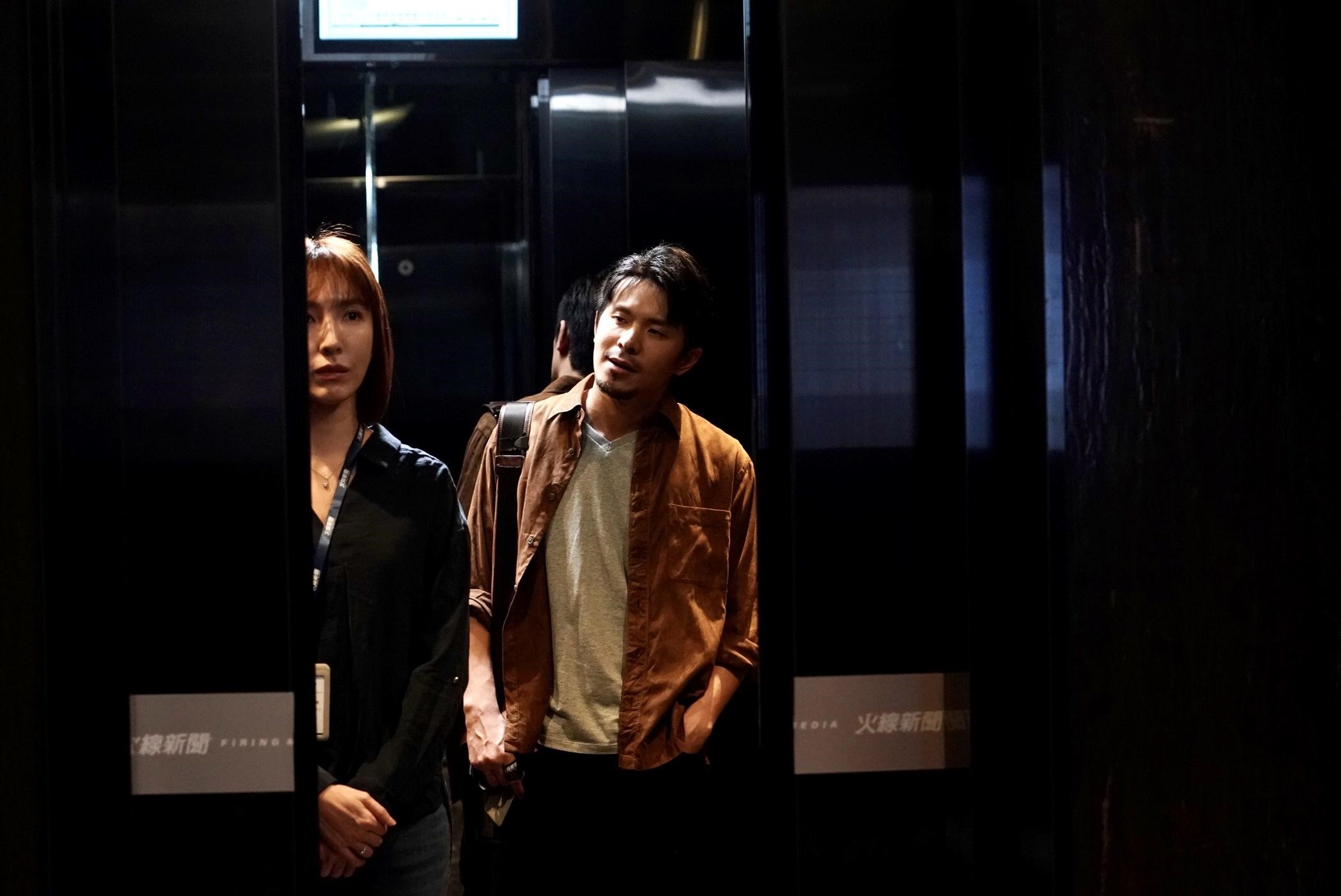 姚淳耀(右)與楊謹華(左)在《鏡子森林》中針鋒相對又互相倚賴。(民視提供)