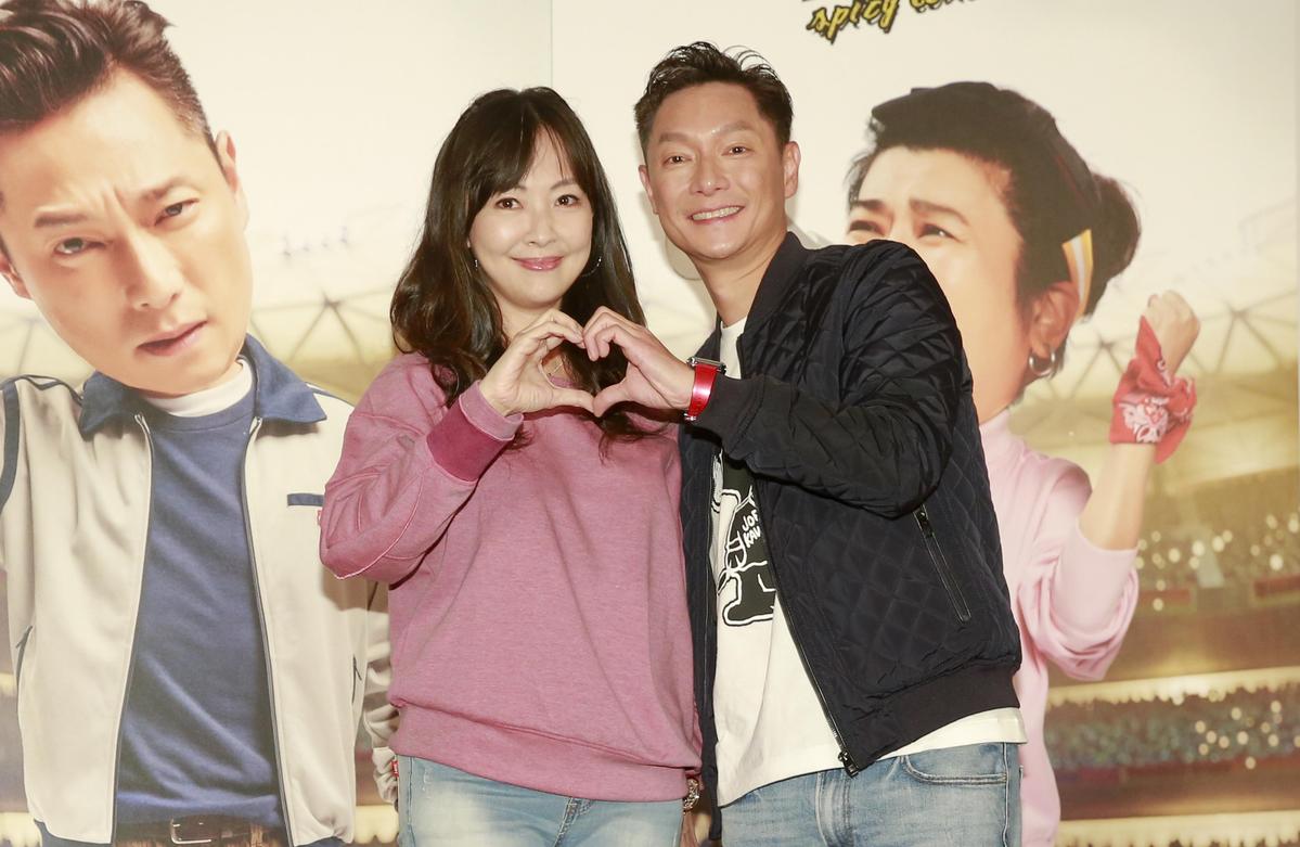 萬人美的情路不順。右為同演《麻辣》的謝祖武。（翻攝郭昱晴臉書）