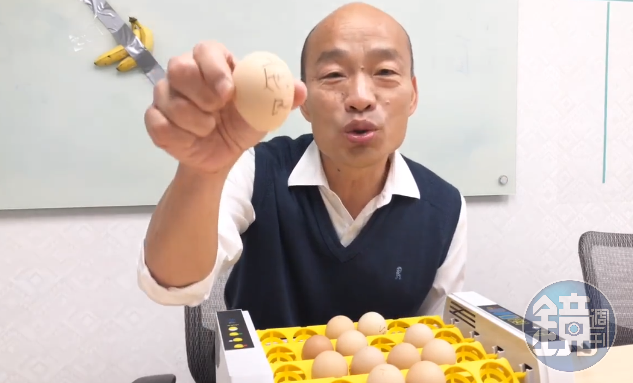 韓國瑜昨日開直播，批評蔡英文抄襲他的政見。（翻攝自韓國瑜臉書）