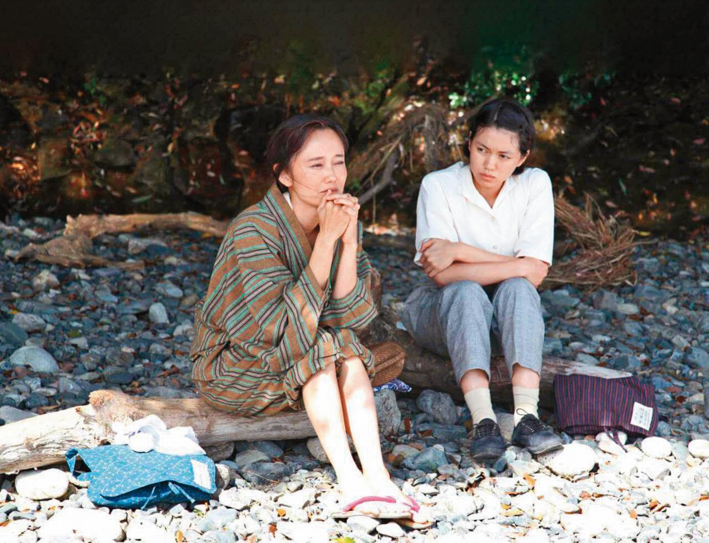 《此國之空》是荒井晴彥自編自導的第二部片，女主角為二階堂富美（右），獲讀賣文學獎最佳劇本獎。（翻攝自video.friday.tw）
