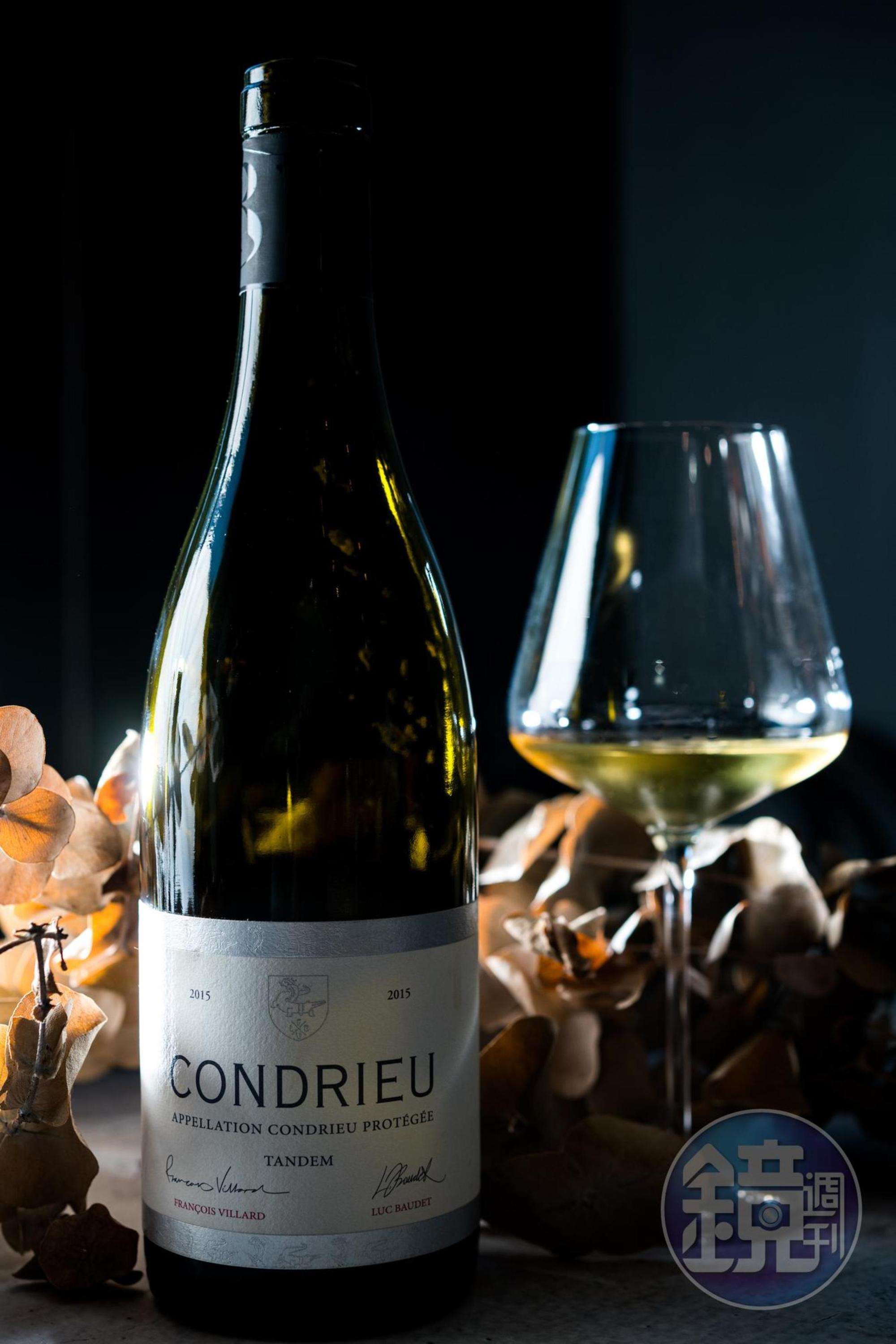 「Condrieu Tandem 2015」以Viognier釀造的北隆河白酒，酒體油滑酸度低，適合搭配蒙布朗。（450元／杯）