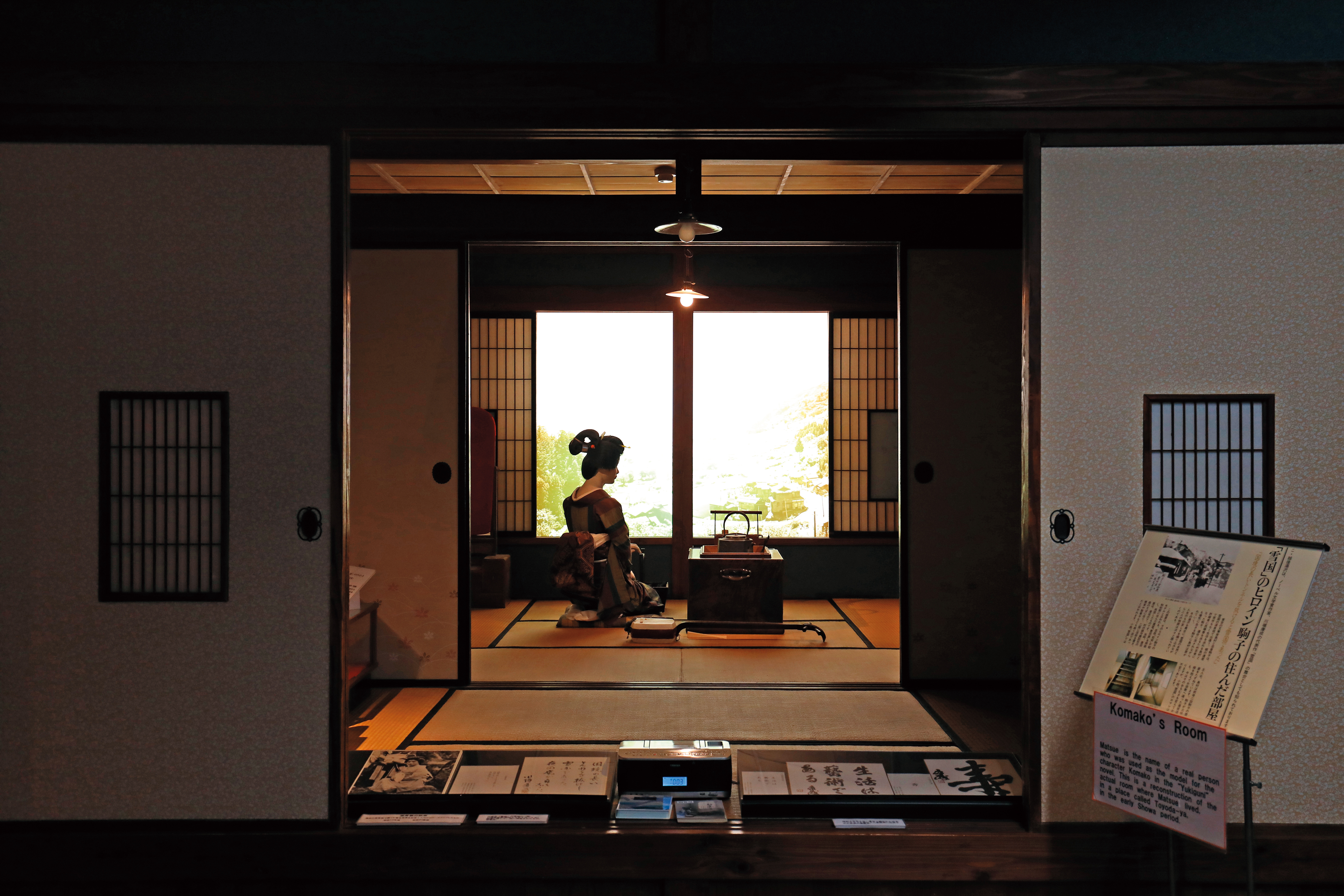 「雪國館」以川端康成小說《雪國》中藝伎形象布置的房間場景，無論是否讀過小說，都能投入當時的情境。