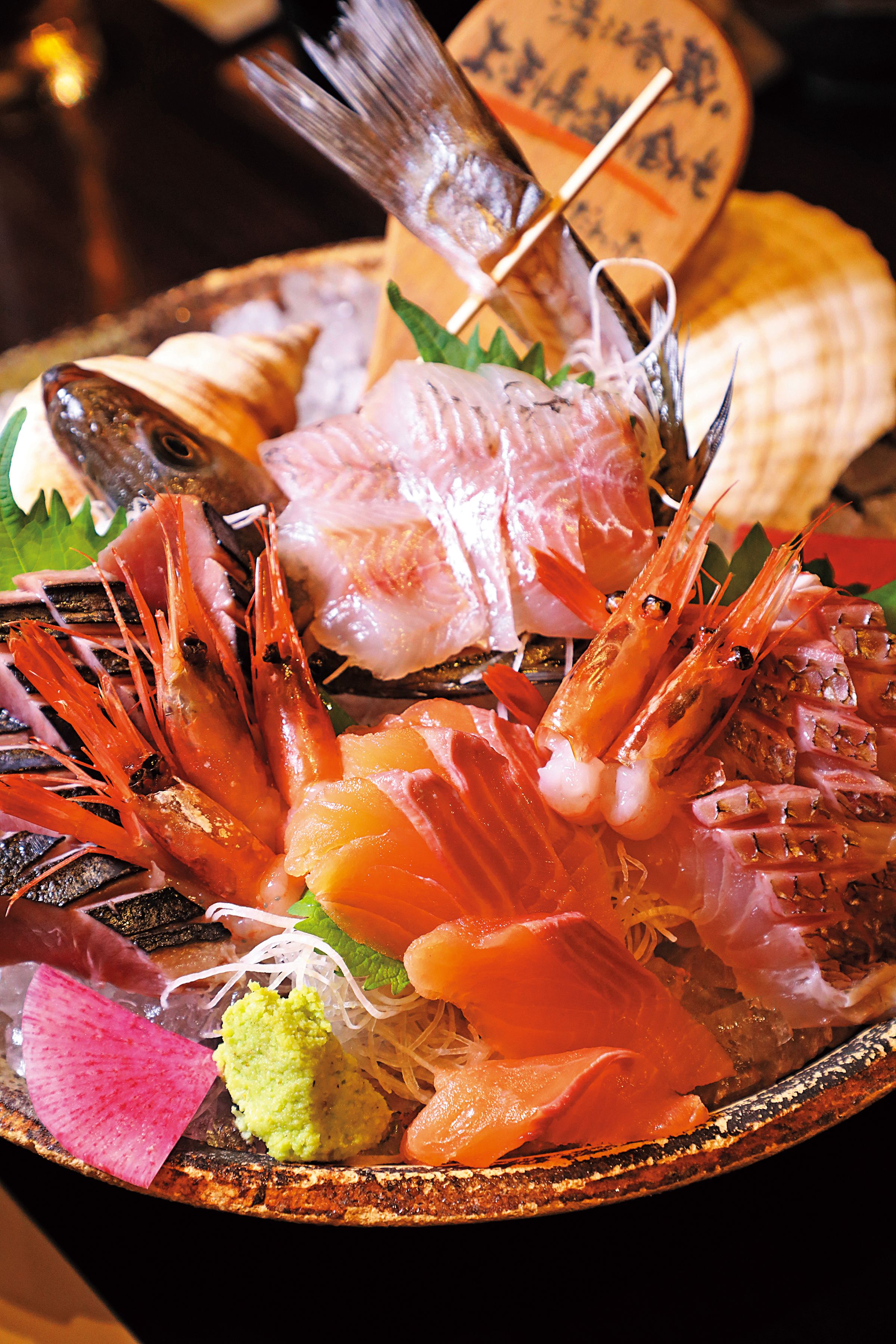 「湯澤釜藏綜合生魚片」能吃到屬於日本海的風味。（2,960日圓／3〜4人份，約NT$829）