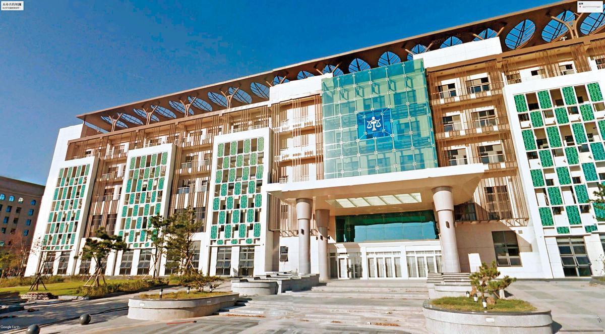 新竹地院法官吳振富遭爆奴役助理後，又被查出公器私用找美女同事給友人。（翻攝Google Maps）