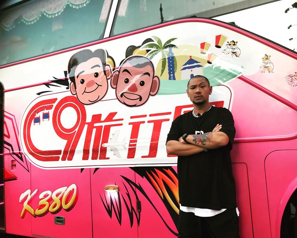 金剛接下香港VIU TV旅遊節目《C9去旅行》，是他寥寥可數的工作之一。（翻攝自金剛臉書）