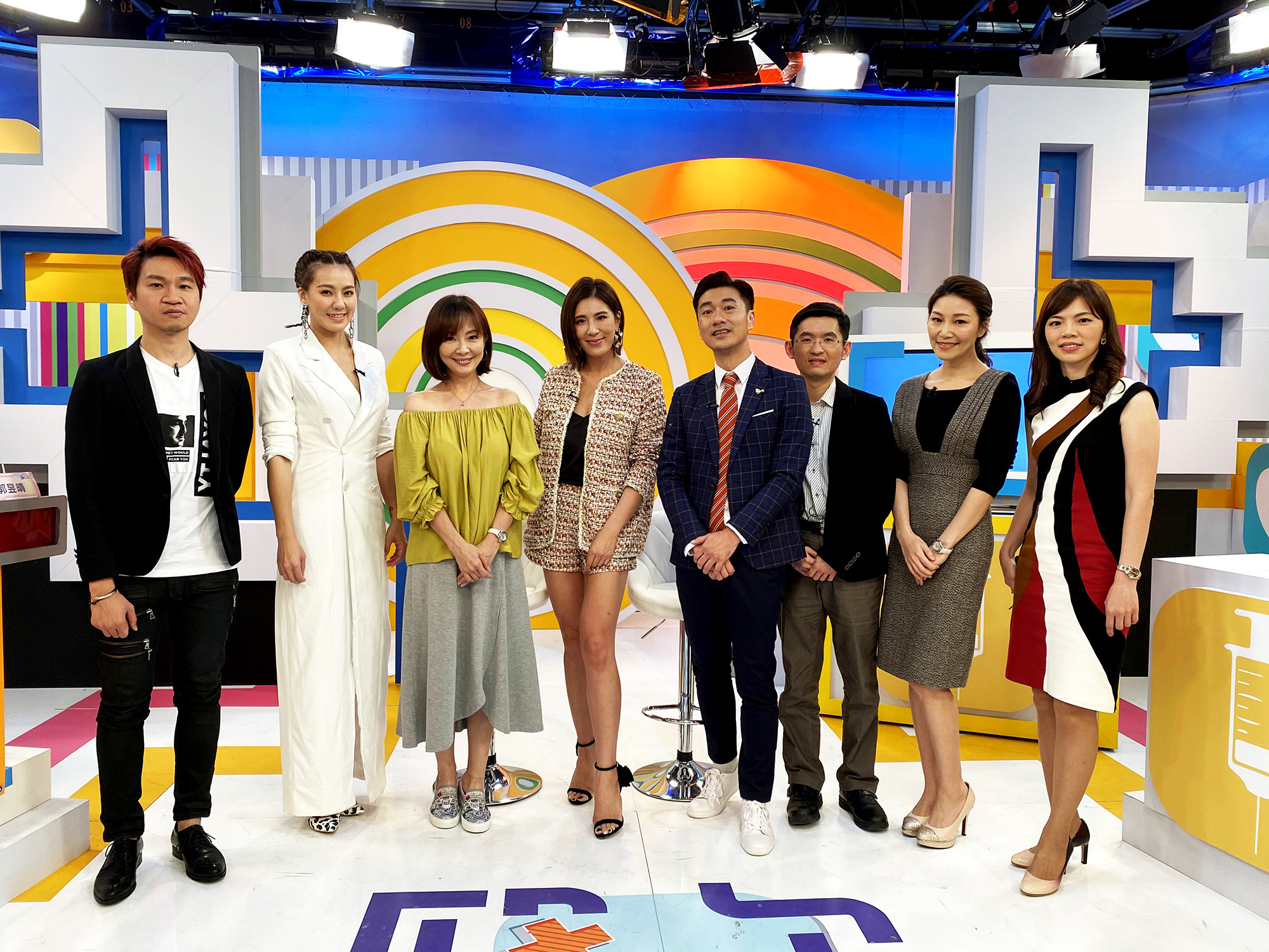 藝人劉雨柔、郭昱晴日前上緯來《醫次搞定》錄影，劉雨柔自爆從小有過敏性鼻炎、氣管問題常被媽媽賞巴掌。（緯來提供）