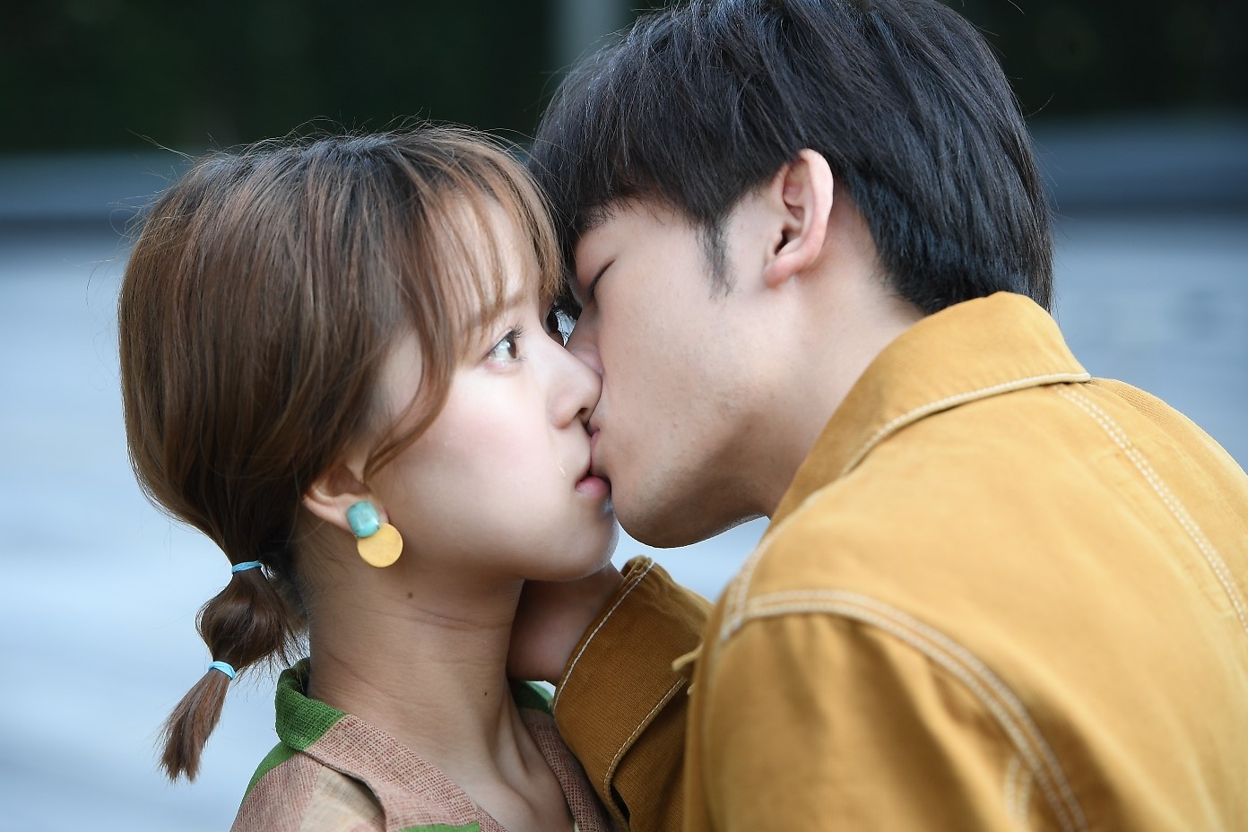 項婕如獻出螢幕初吻。（三立提供）