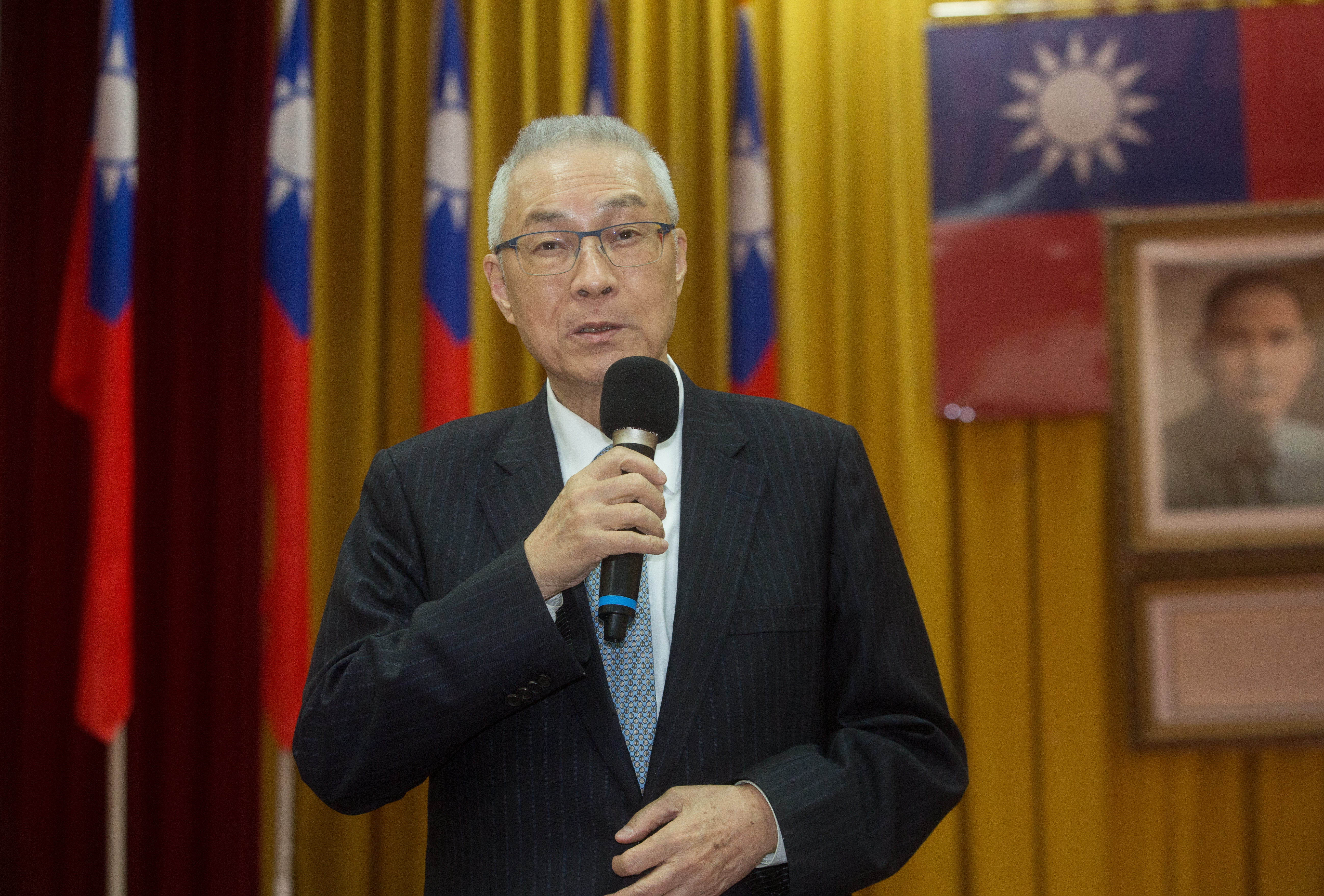 國民黨主席吳敦義日前指總統蔡英文是「衰尾查某」，今（21日）終於承認失言道歉。（資料照）