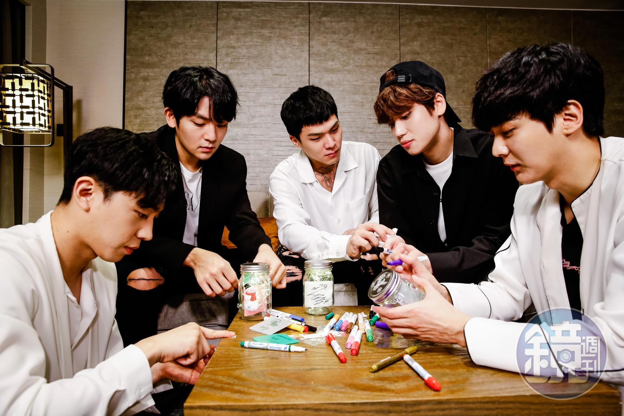 韓團TEEN TOP成員為台灣粉絲親手製作禮物。