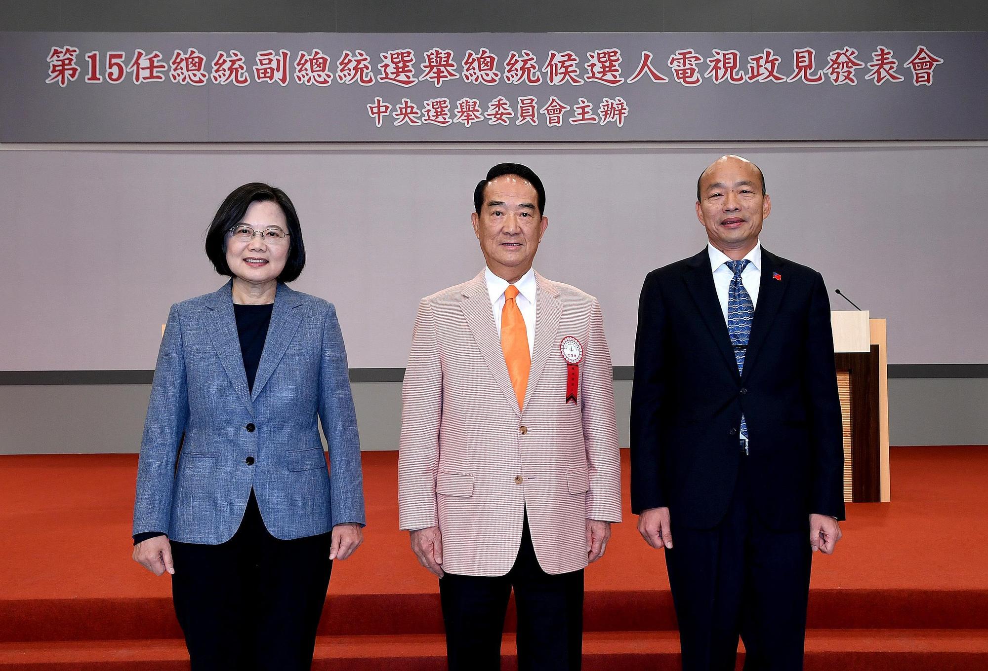 日本前駐台代表沼田幹夫預測民進黨國會席次可能無法過半。圖為總統參選人,左起為蔡英文、宋楚瑜和韓國瑜。(中選會提供)