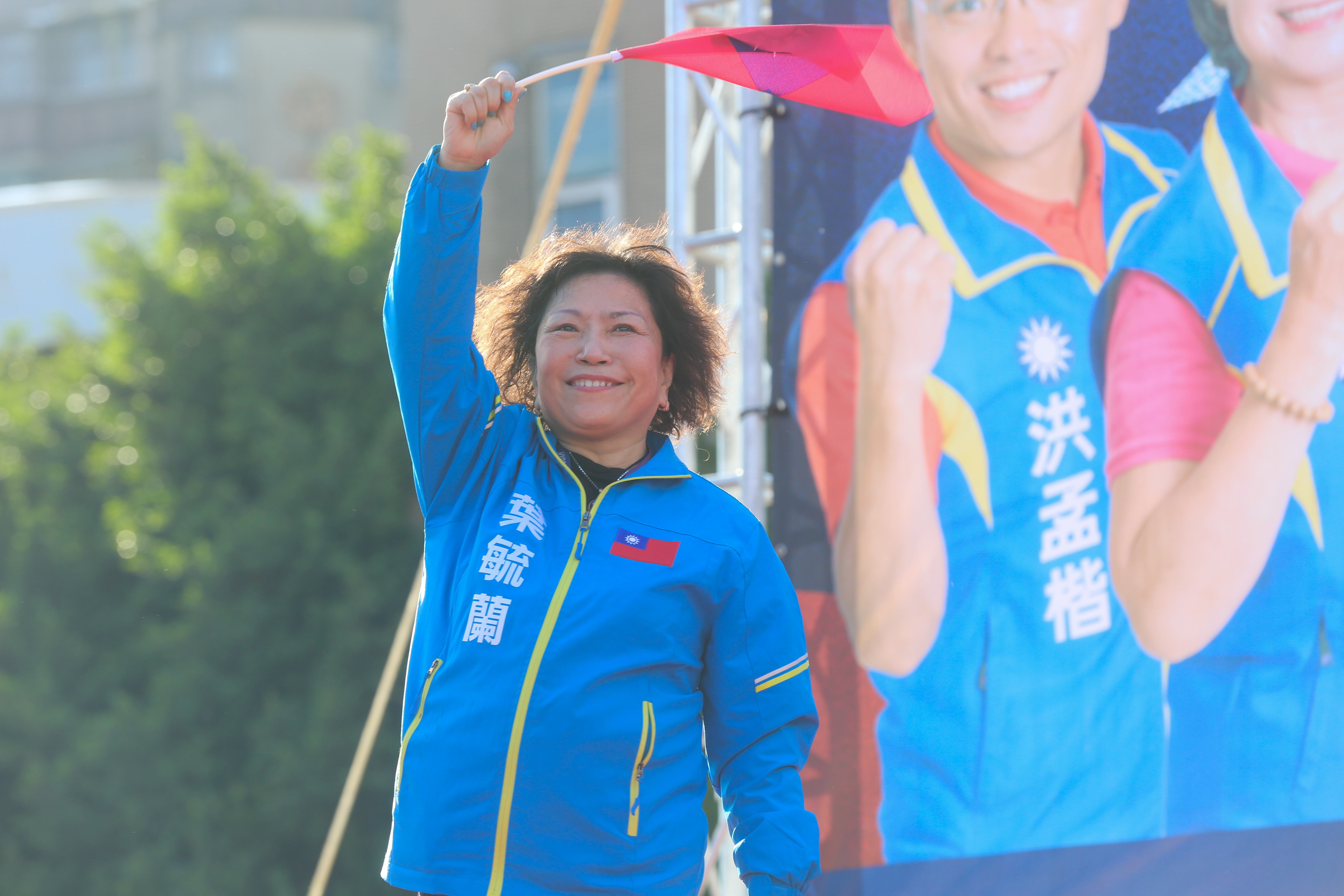 葉毓蘭嗆「吹牛比賽」勝利者是民進黨，還酸罷韓遊行乾脆湊整數，「說百萬人上街頭罷韓」。