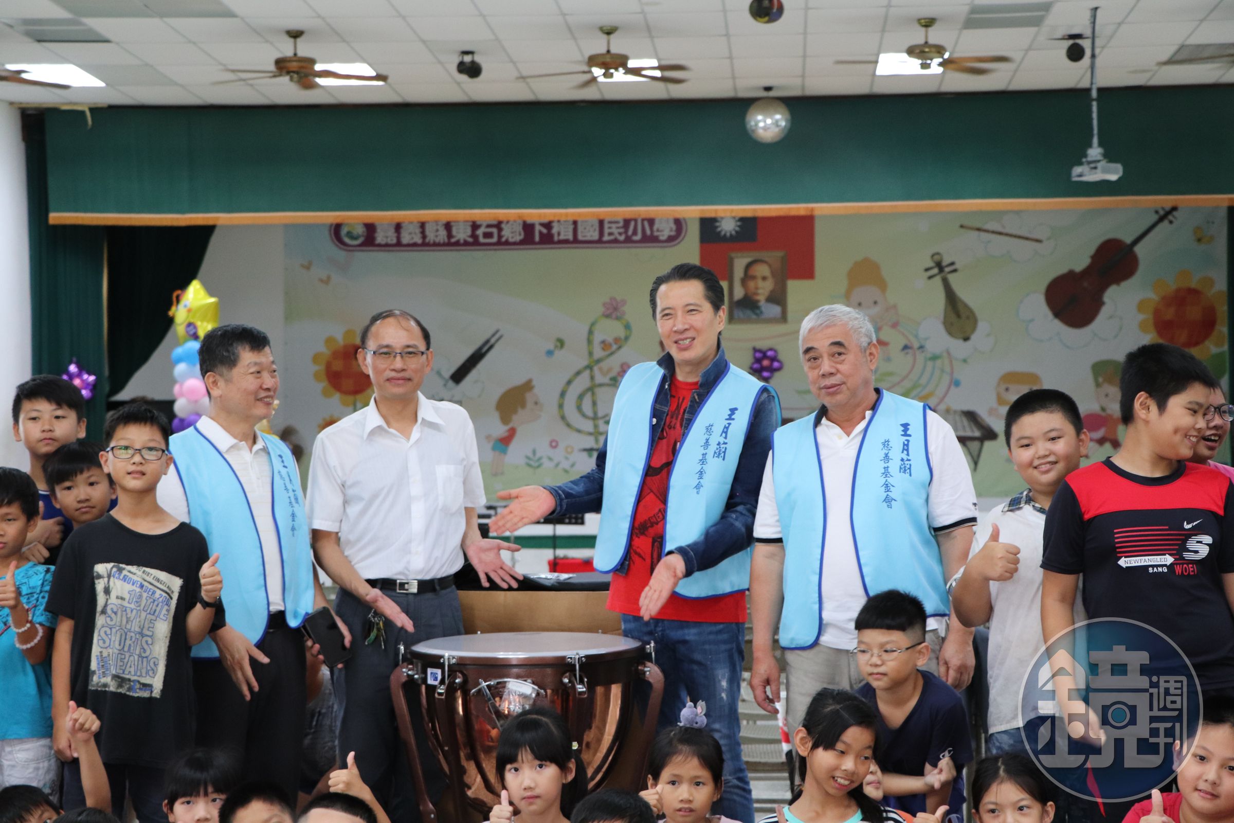基金會執行長歐陽龍，專程前往嘉義縣下楫國小給予支持。