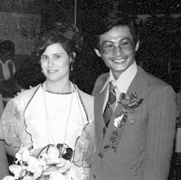 1978年,艾琳達(左)與施明德(右)舉行公開婚禮。(翻攝自《反抗的意志:1977-1979美麗島民主運動影像史》)