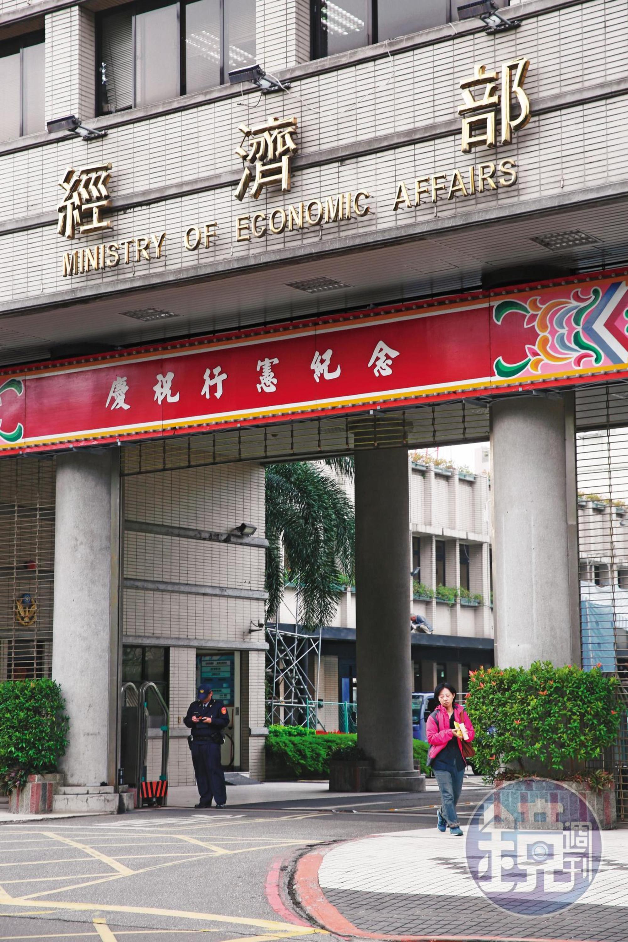 郭明忠把矛頭指向經濟部,認為當年太流增資變更登記應該被撤銷。
