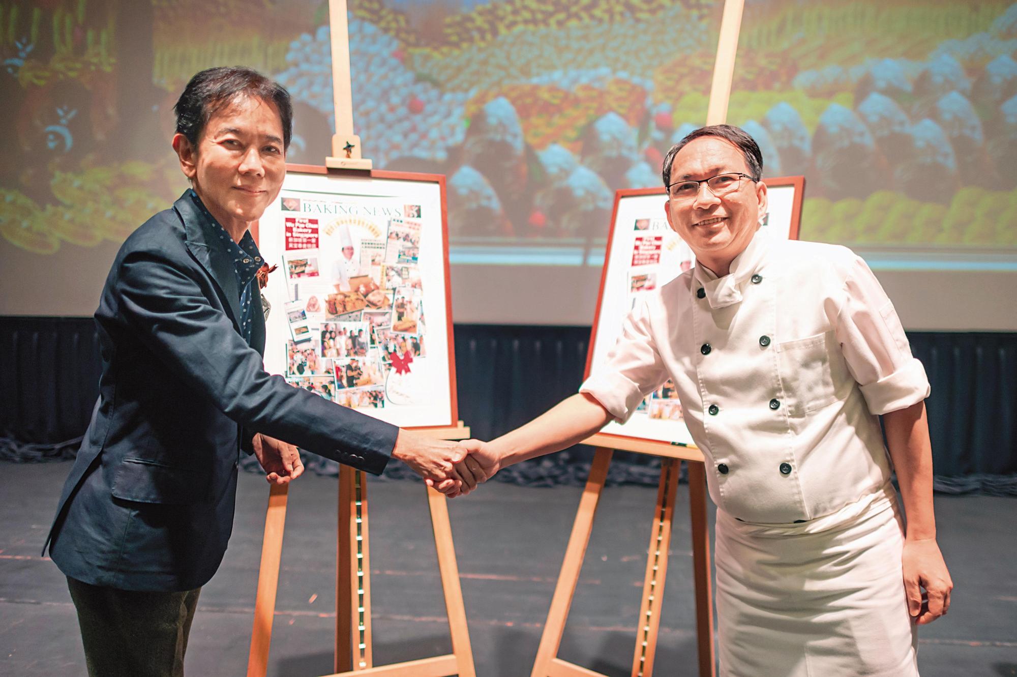 郭明忠(左)與台灣淵源很深,還與吳寶春(右)合作,在新加坡、上海等地拓點。(麵包物語提供)
