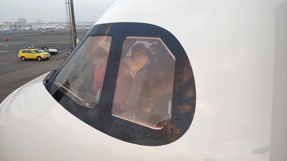 星宇航空二號機，由董事長張國煒親自駛回。（翻攝自星宇航空臉書）